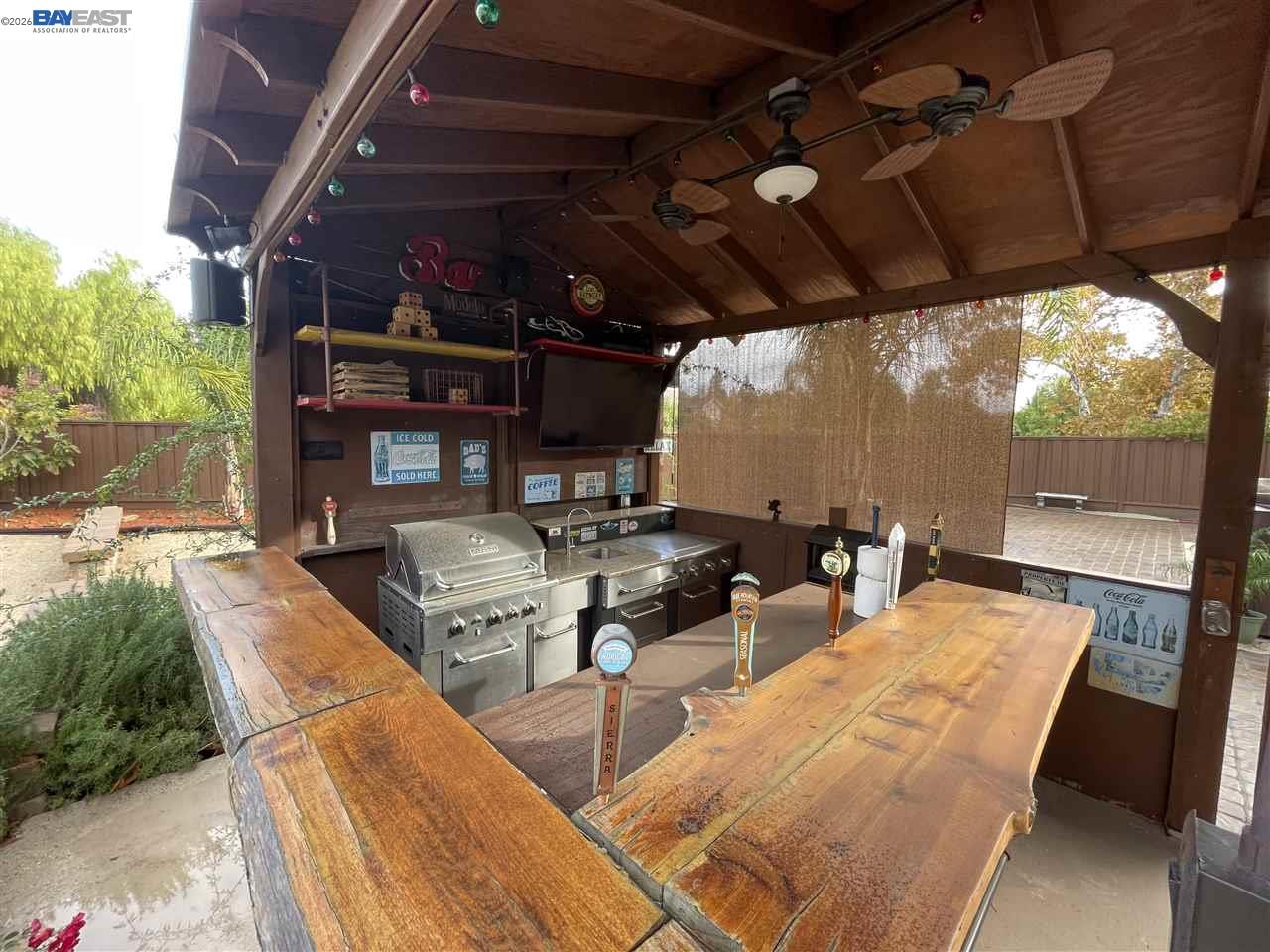 Detail Gallery Image 34 of 40 For 1393 Arrowhead Ave, Livermore,  CA 94551 - 6 Beds | 3 Baths