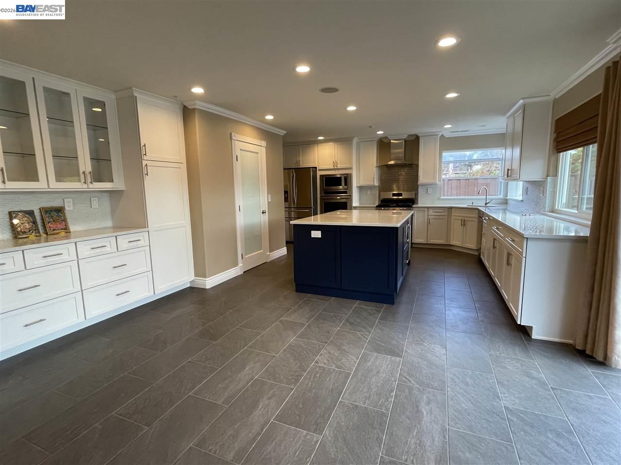 Detail Gallery Image 5 of 40 For 1393 Arrowhead Ave, Livermore,  CA 94551 - 6 Beds | 3 Baths