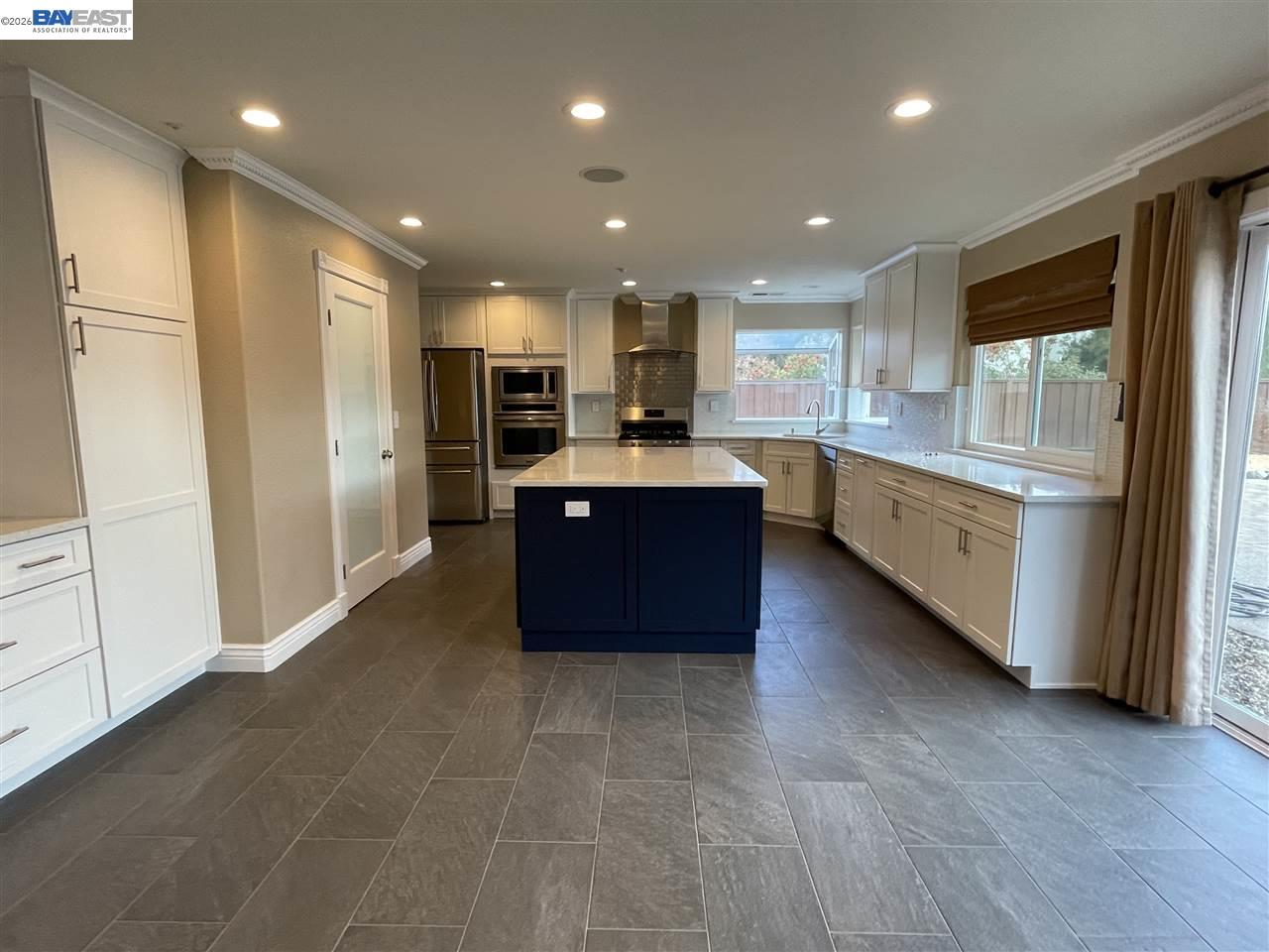 Detail Gallery Image 6 of 40 For 1393 Arrowhead Ave, Livermore,  CA 94551 - 6 Beds | 3 Baths