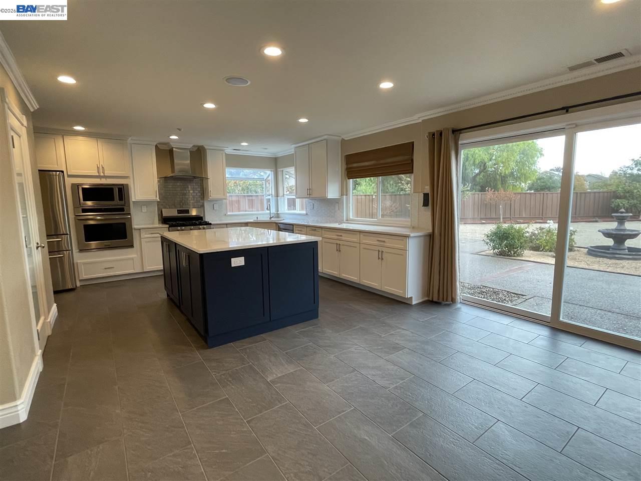 Detail Gallery Image 7 of 40 For 1393 Arrowhead Ave, Livermore,  CA 94551 - 6 Beds | 3 Baths