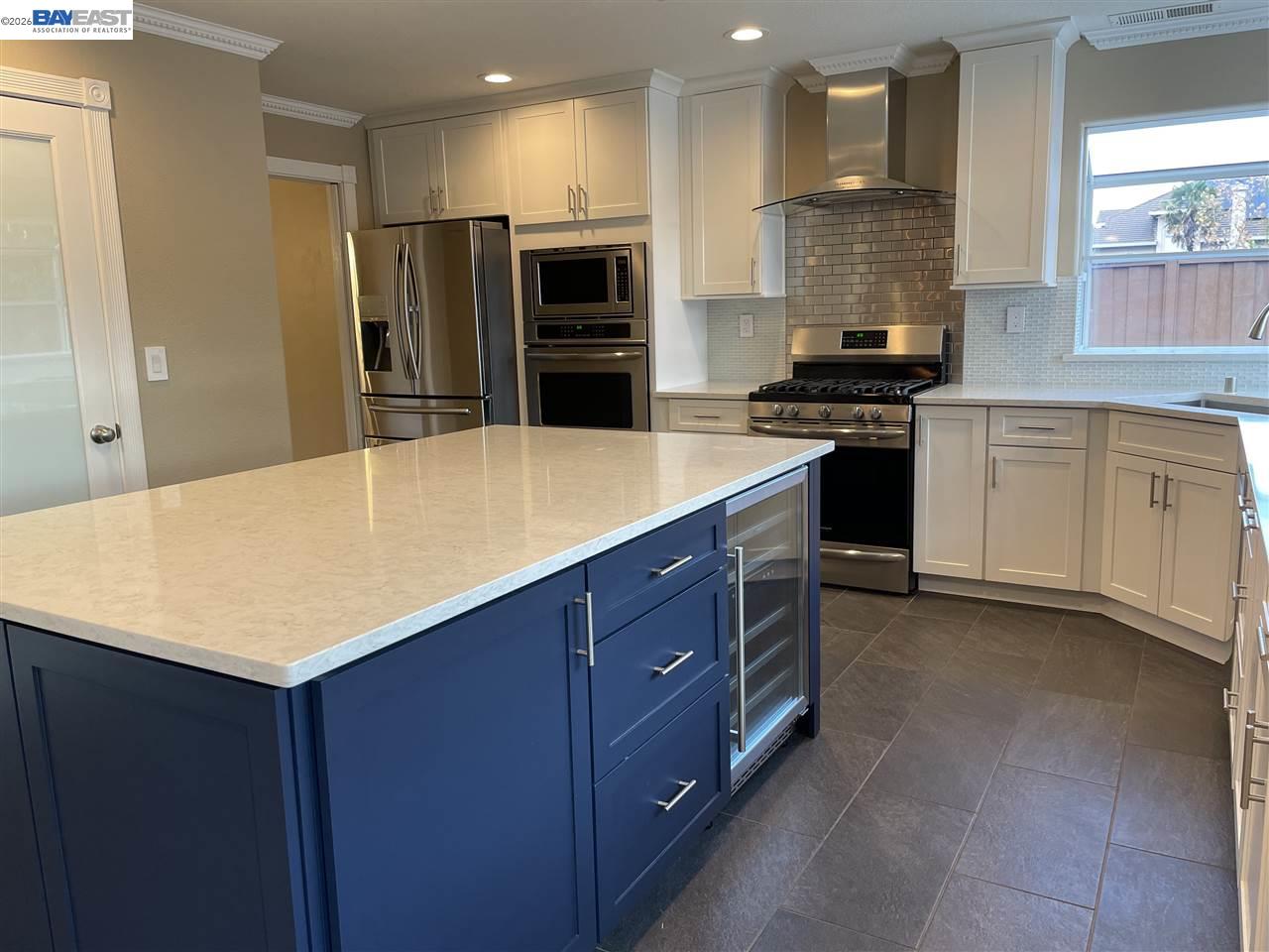 Detail Gallery Image 10 of 40 For 1393 Arrowhead Ave, Livermore,  CA 94551 - 6 Beds | 3 Baths