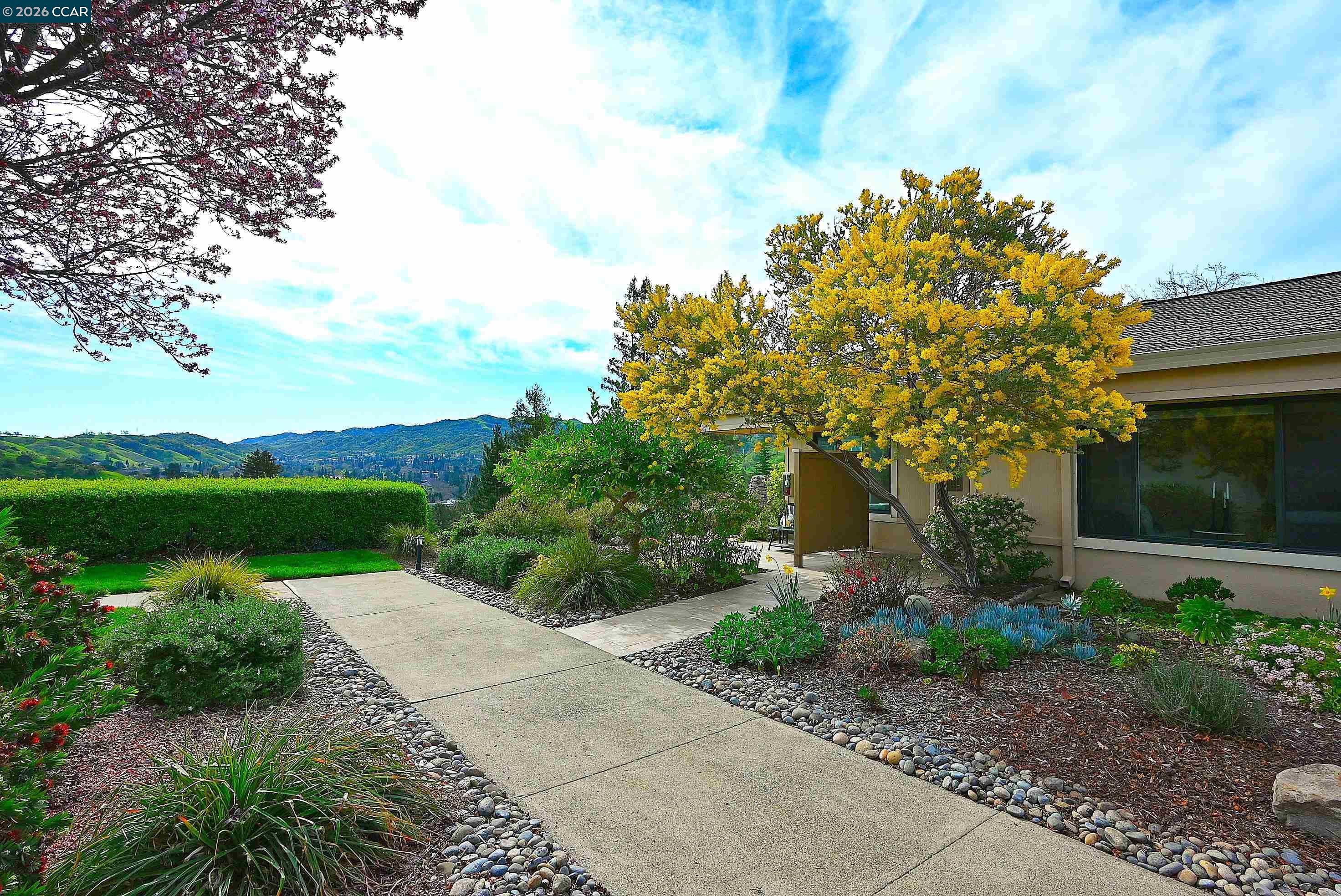 Photo #2: 41124869 Listing: Photo #2