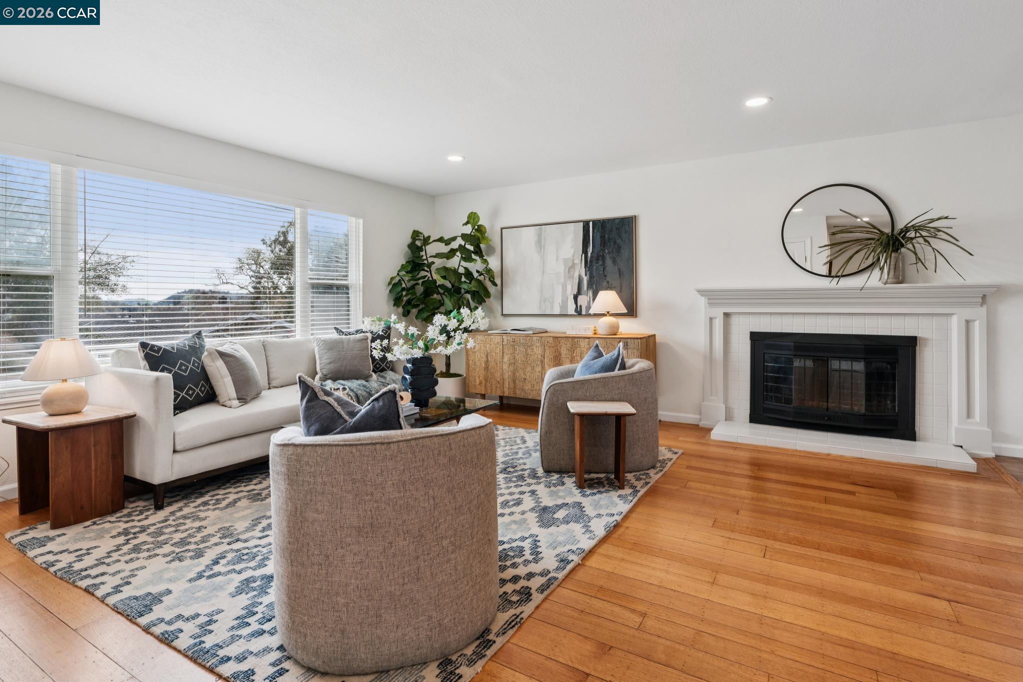 Detail Gallery Image 3 of 34 For 1315 El Curtola, Lafayette,  CA 94549 - 3 Beds | 2 Baths