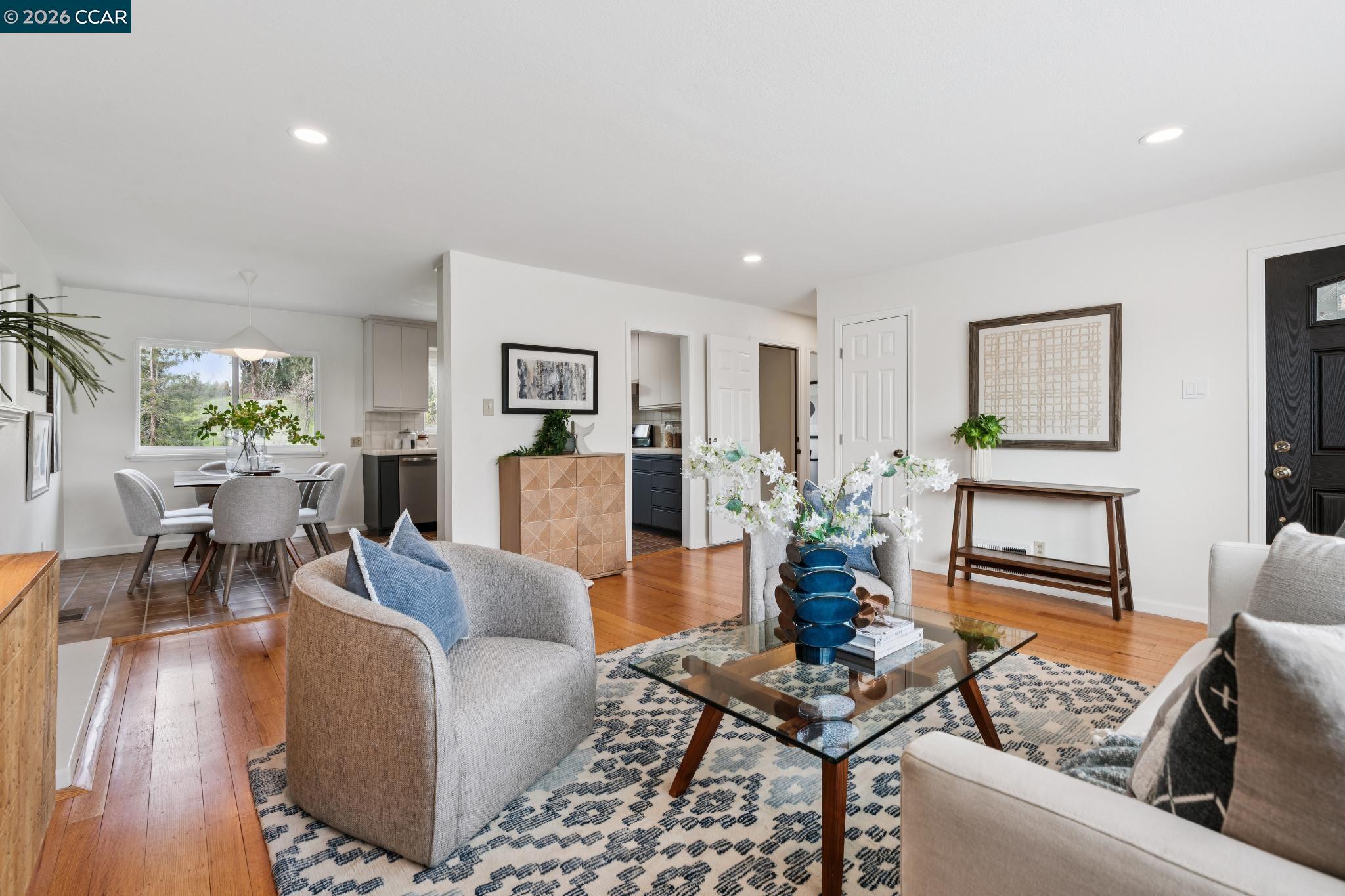 Detail Gallery Image 4 of 34 For 1315 El Curtola, Lafayette,  CA 94549 - 3 Beds | 2 Baths