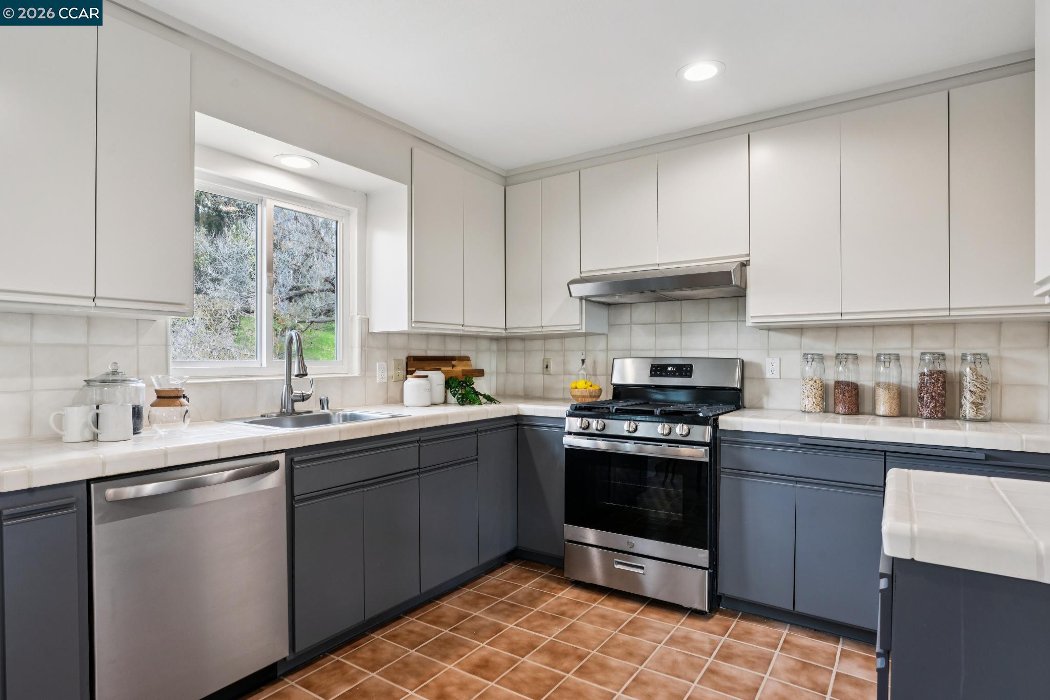 Detail Gallery Image 8 of 34 For 1315 El Curtola, Lafayette,  CA 94549 - 3 Beds | 2 Baths