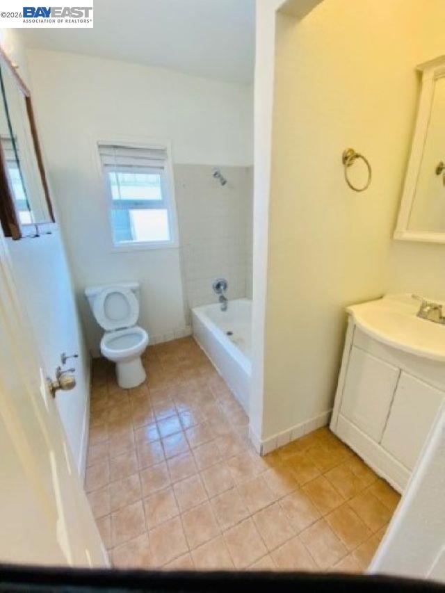 Detail Gallery Image 13 of 15 For 2226 109th Ave, Oakland,  CA 94603 - 4 Beds | 2 Baths