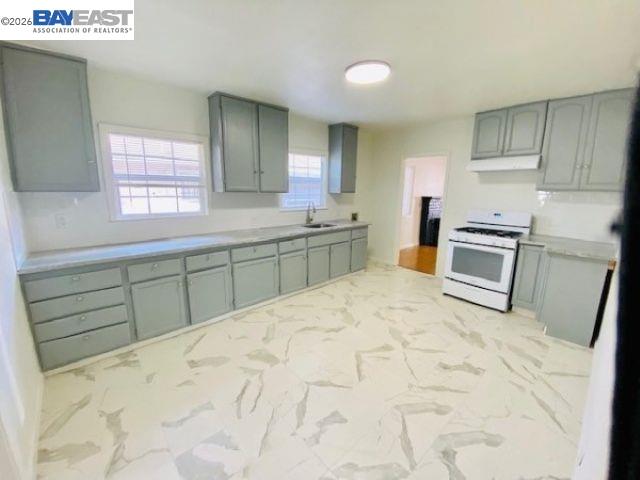 Detail Gallery Image 5 of 15 For 2226 109th Ave, Oakland,  CA 94603 - 4 Beds | 2 Baths