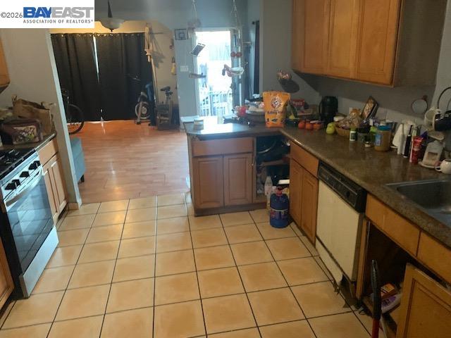 Detail Gallery Image 3 of 19 For 7333 Lockwood St, Oakland,  CA 94621 - – Beds | – Baths