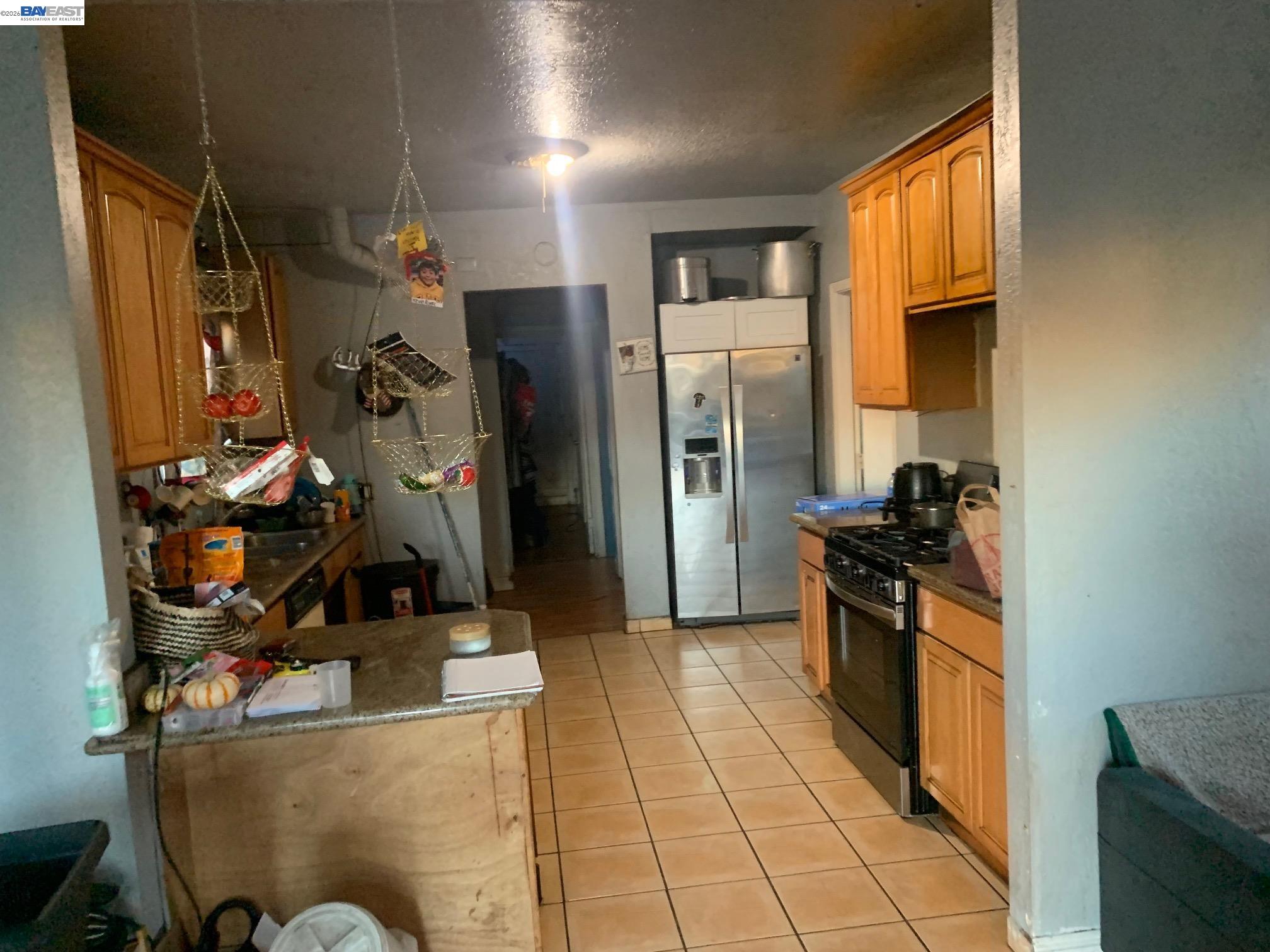 Detail Gallery Image 4 of 19 For 7333 Lockwood St, Oakland,  CA 94621 - – Beds | – Baths