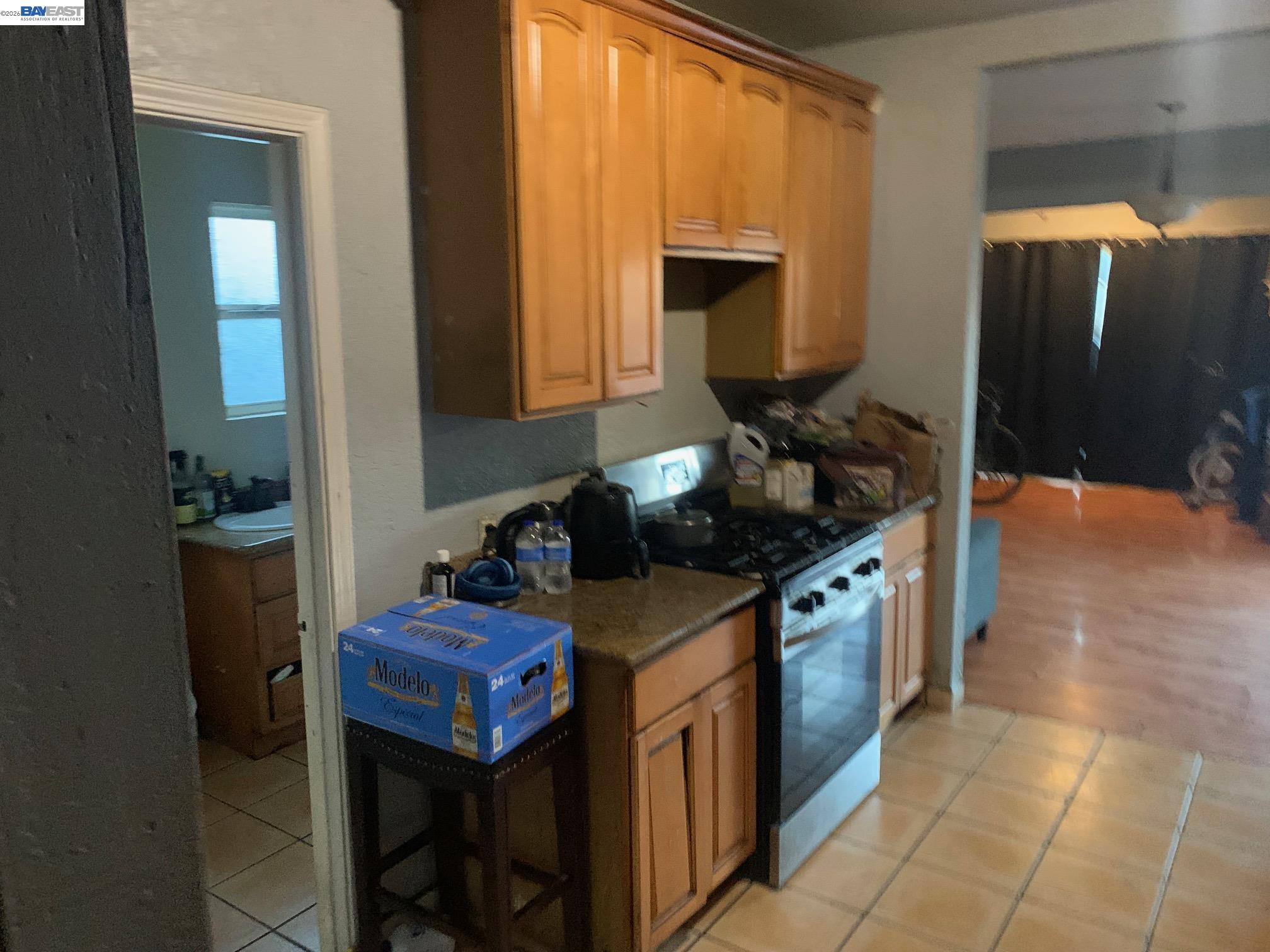 Detail Gallery Image 9 of 19 For 7333 Lockwood St, Oakland,  CA 94621 - – Beds | – Baths