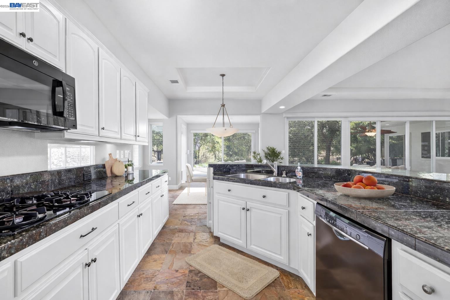 Detail Gallery Image 11 of 41 For 8 Rock Ridge Ct, Copperopolis,  CA 95228 - 2 Beds | 2 Baths