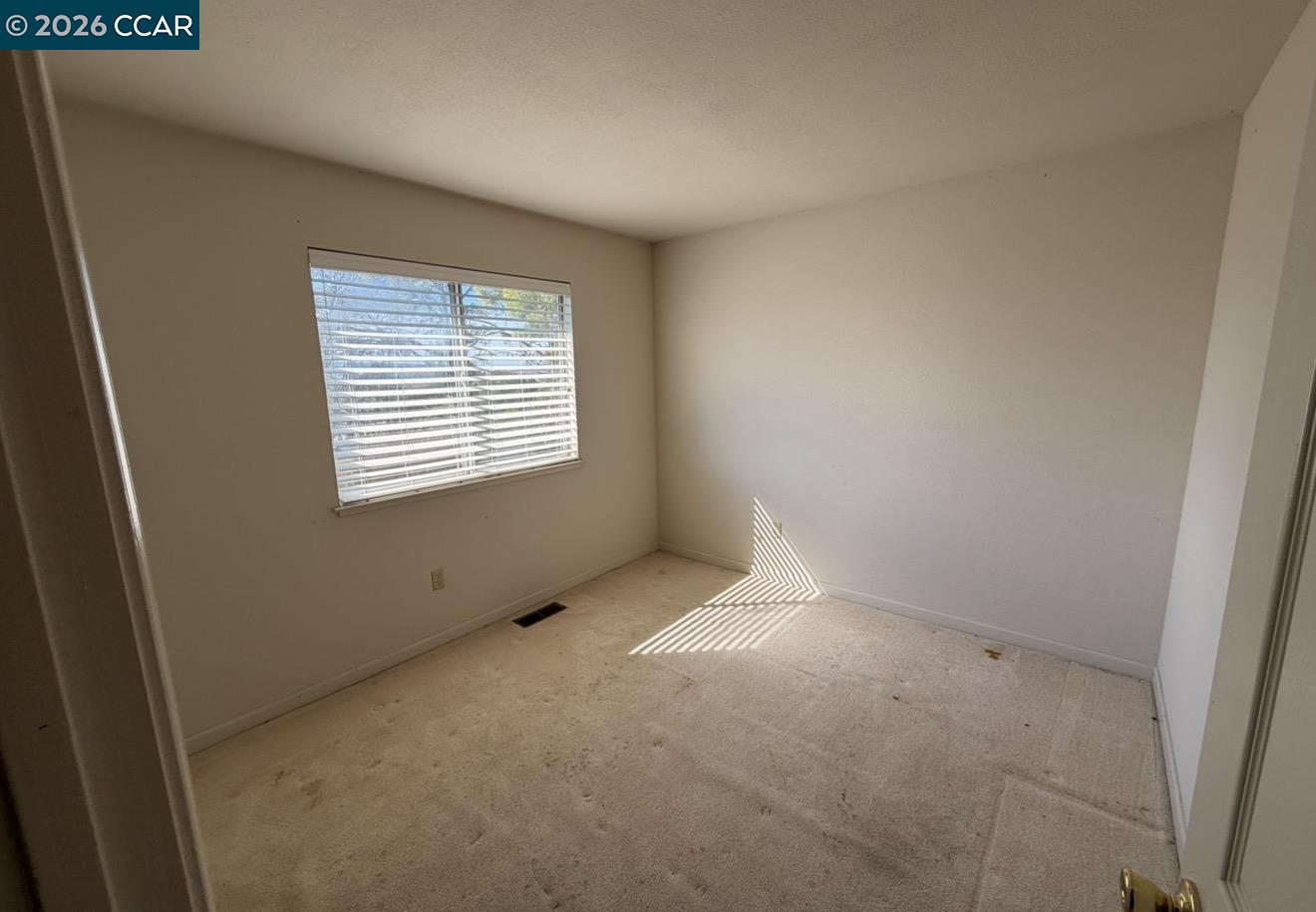 Detail Gallery Image 13 of 18 For 418 Highland Ct, Concord,  CA 94520 - 4 Beds | 3 Baths