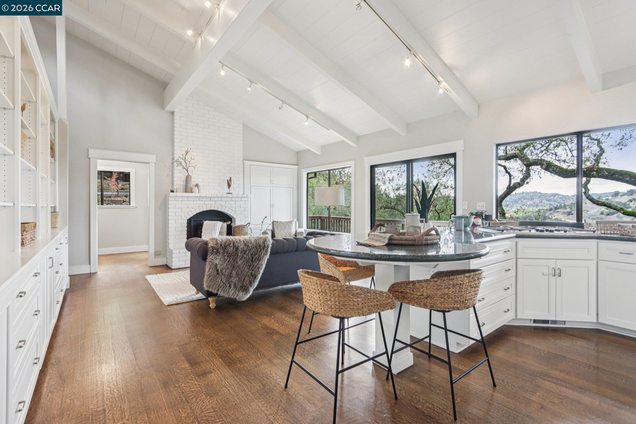 Detail Gallery Image 14 of 55 For 858 Mountain View Dr, Lafayette,  CA 94549 - 6 Beds | 4/1 Baths