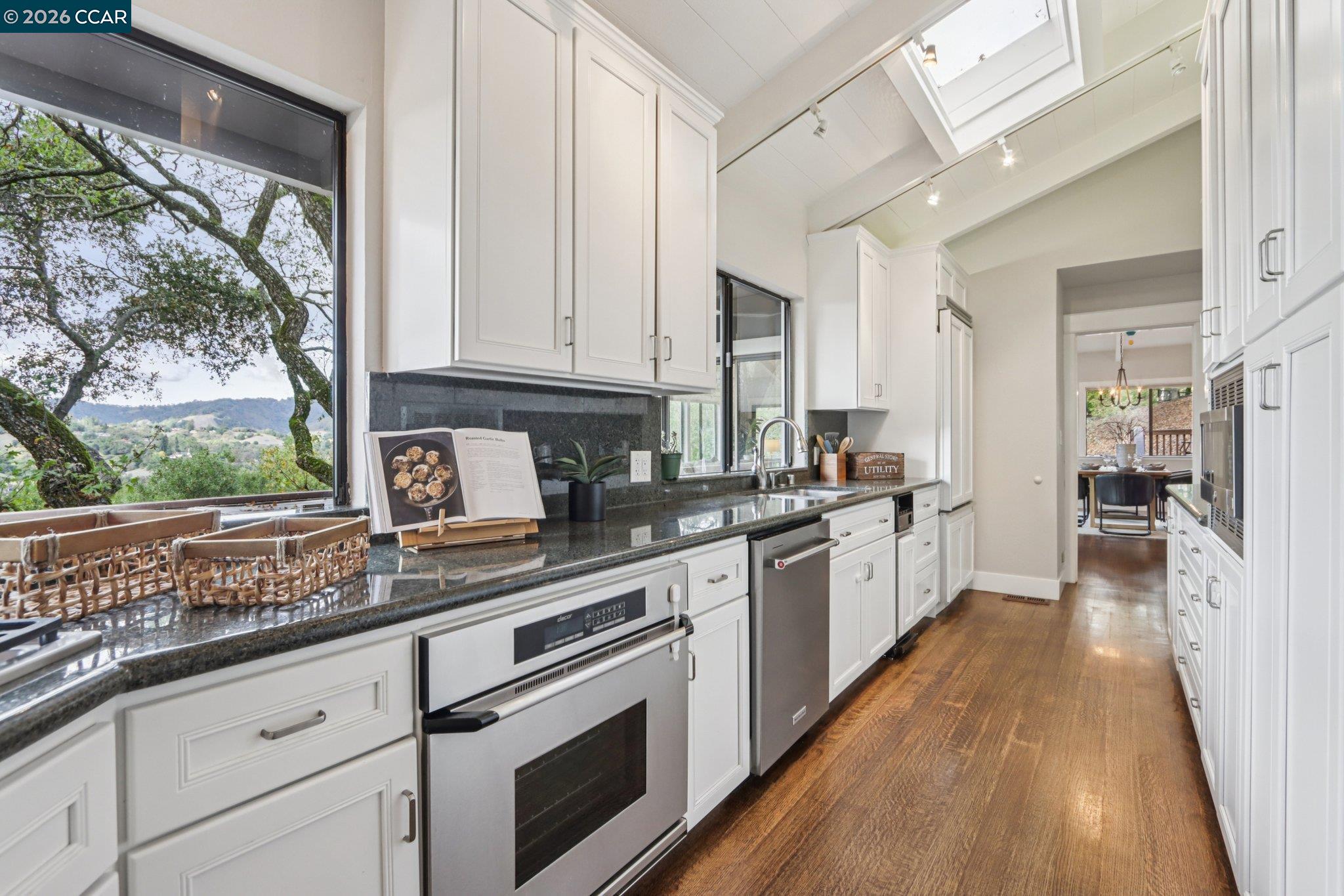 Detail Gallery Image 16 of 55 For 858 Mountain View Dr, Lafayette,  CA 94549 - 6 Beds | 4/1 Baths