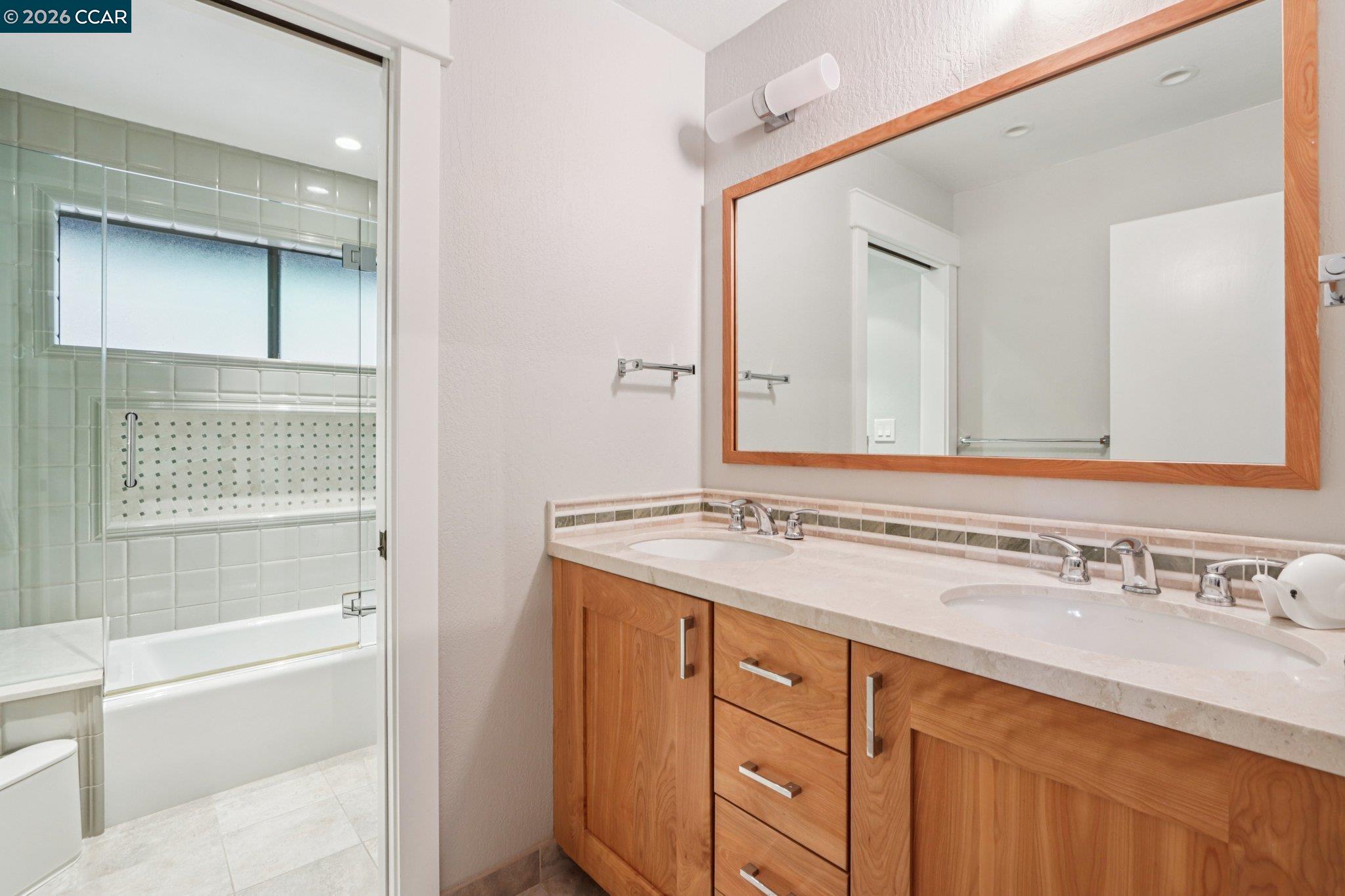 Detail Gallery Image 34 of 55 For 858 Mountain View Dr, Lafayette,  CA 94549 - 6 Beds | 4/1 Baths