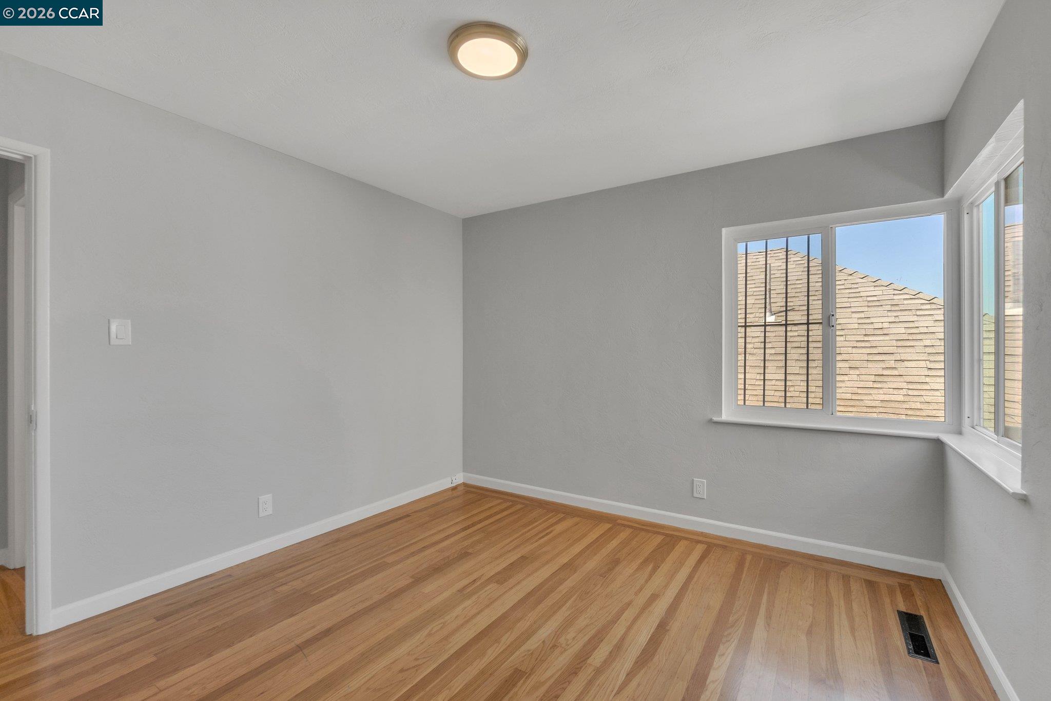 Detail Gallery Image 11 of 54 For 650 Hillsborough St, Oakland,  CA 94606 - – Beds | – Baths