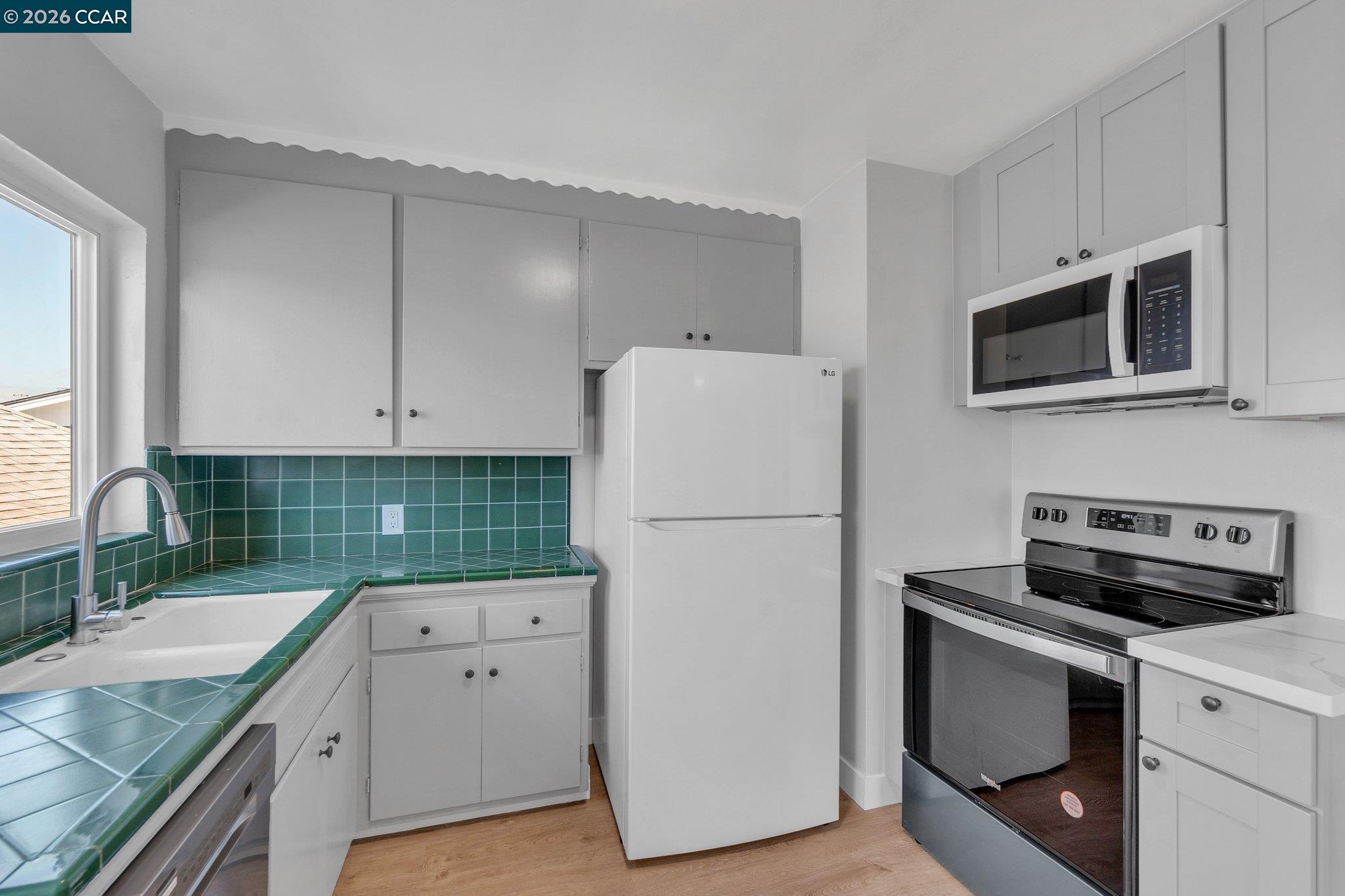 Detail Gallery Image 13 of 54 For 650 Hillsborough St, Oakland,  CA 94606 - – Beds | – Baths