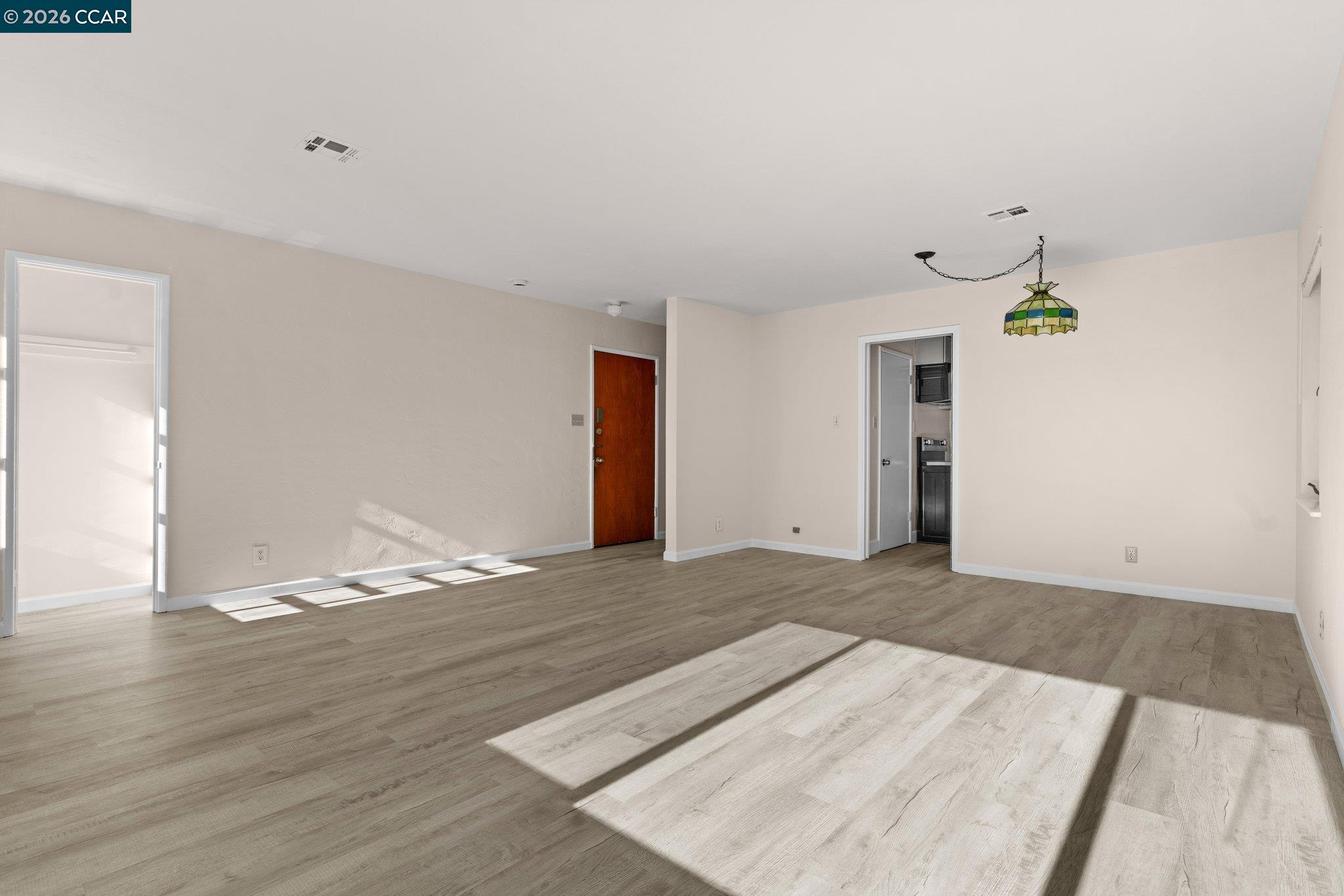 Detail Gallery Image 21 of 54 For 650 Hillsborough St, Oakland,  CA 94606 - – Beds | – Baths