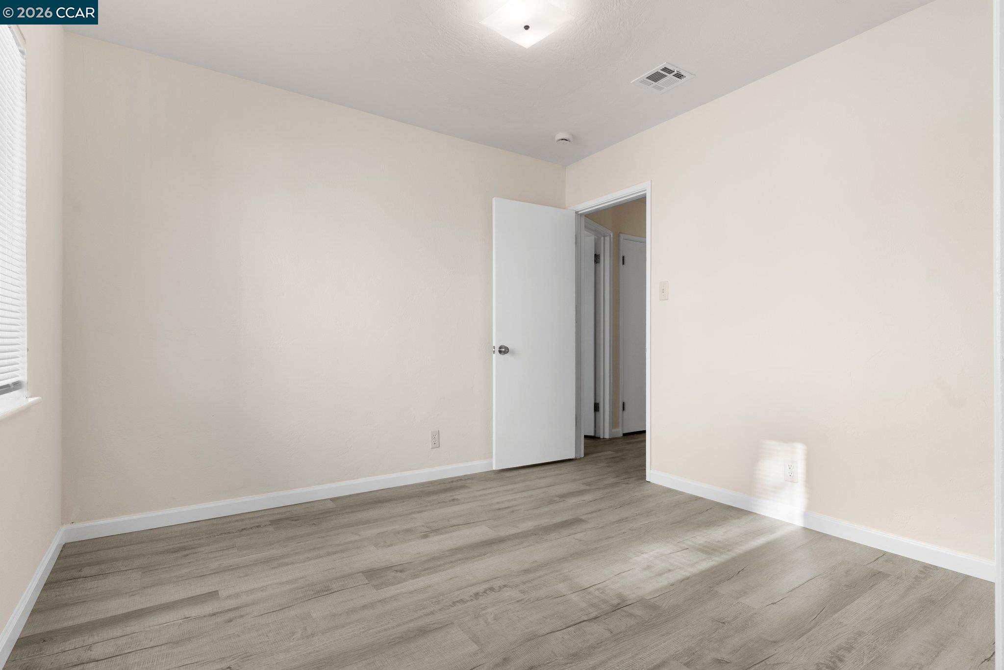 Detail Gallery Image 25 of 54 For 650 Hillsborough St, Oakland,  CA 94606 - – Beds | – Baths