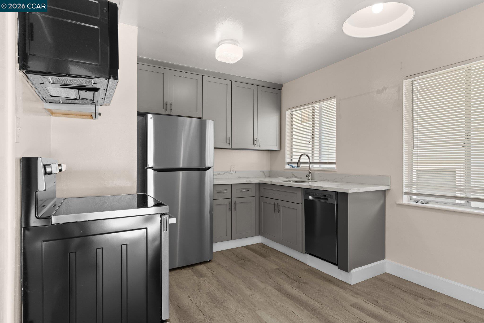 Detail Gallery Image 29 of 54 For 650 Hillsborough St, Oakland,  CA 94606 - – Beds | – Baths