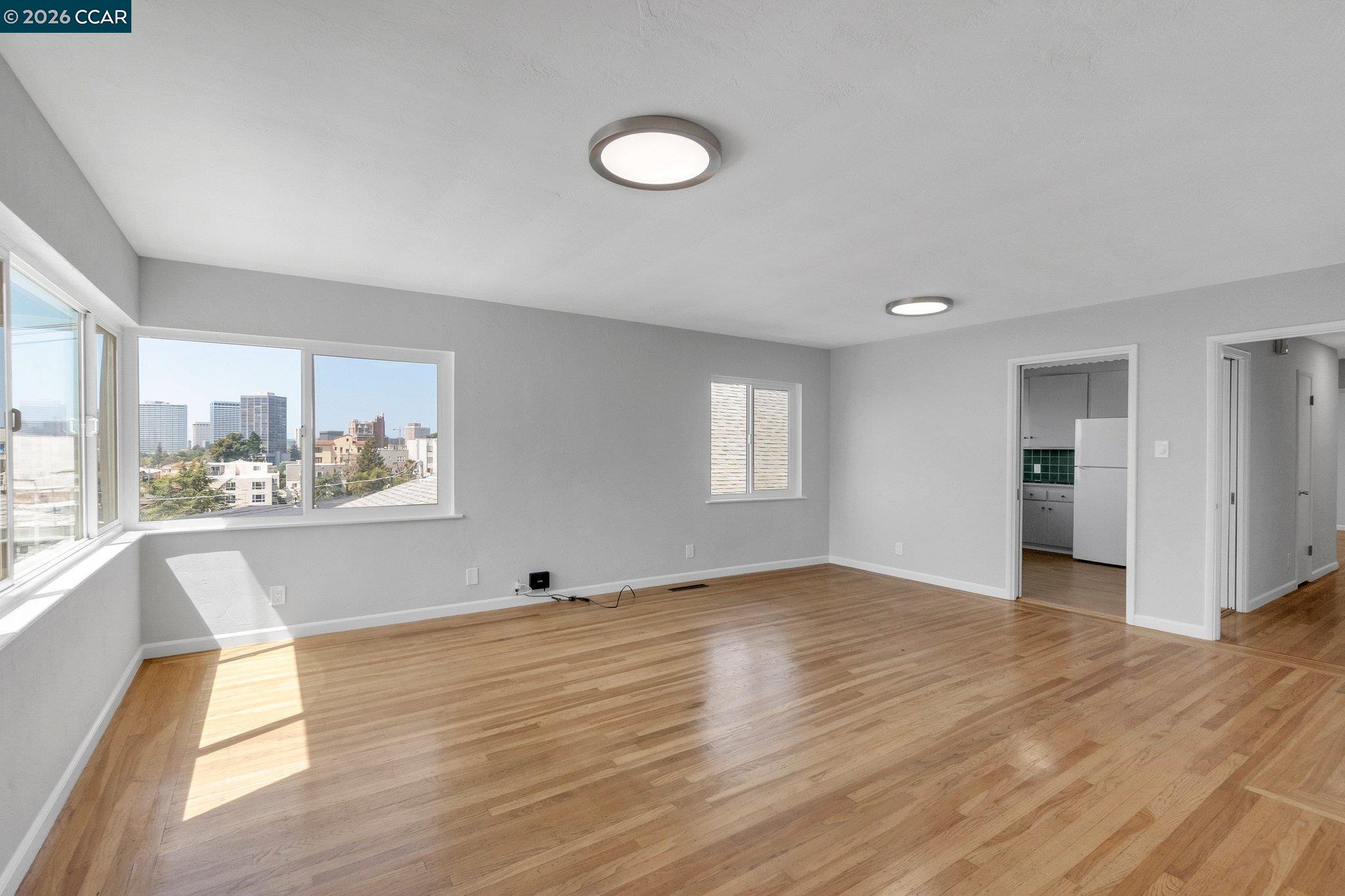 Detail Gallery Image 4 of 54 For 650 Hillsborough St, Oakland,  CA 94606 - – Beds | – Baths