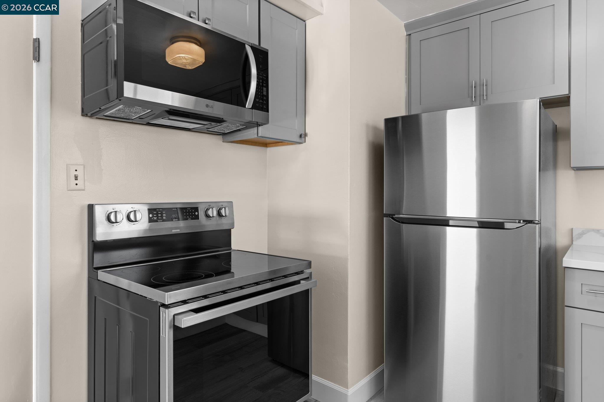 Detail Gallery Image 31 of 54 For 650 Hillsborough St, Oakland,  CA 94606 - – Beds | – Baths