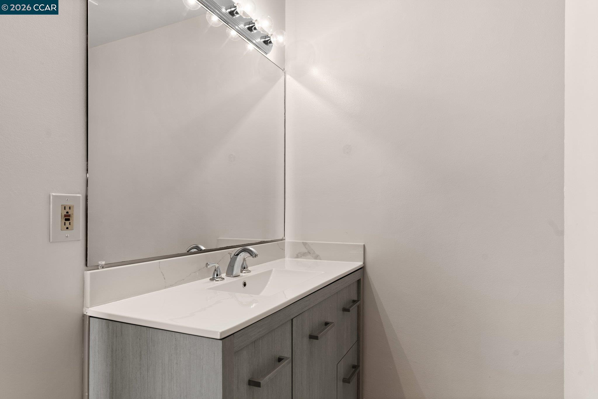 Detail Gallery Image 37 of 54 For 650 Hillsborough St, Oakland,  CA 94606 - – Beds | – Baths