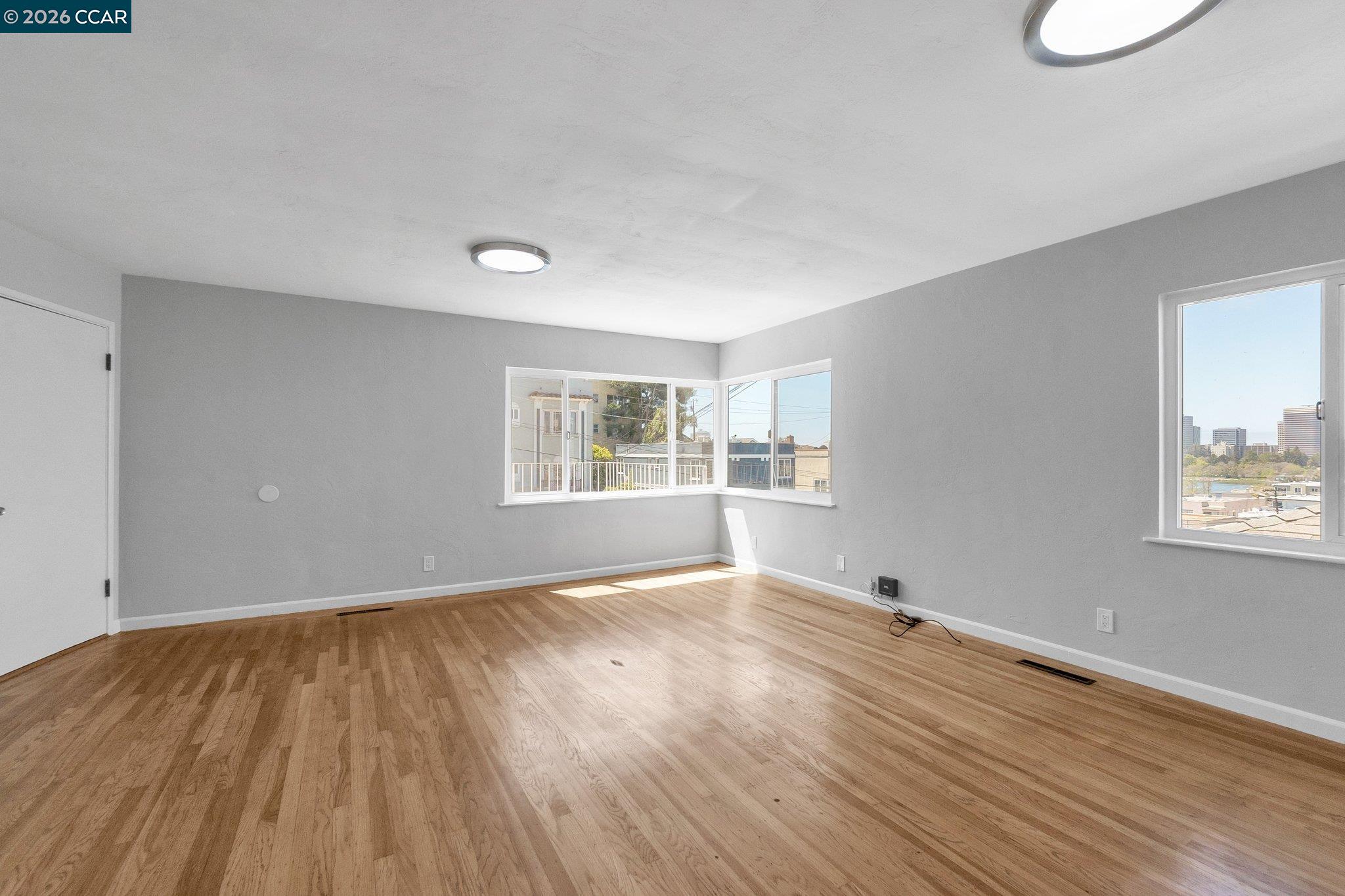 Detail Gallery Image 8 of 54 For 650 Hillsborough St, Oakland,  CA 94606 - – Beds | – Baths