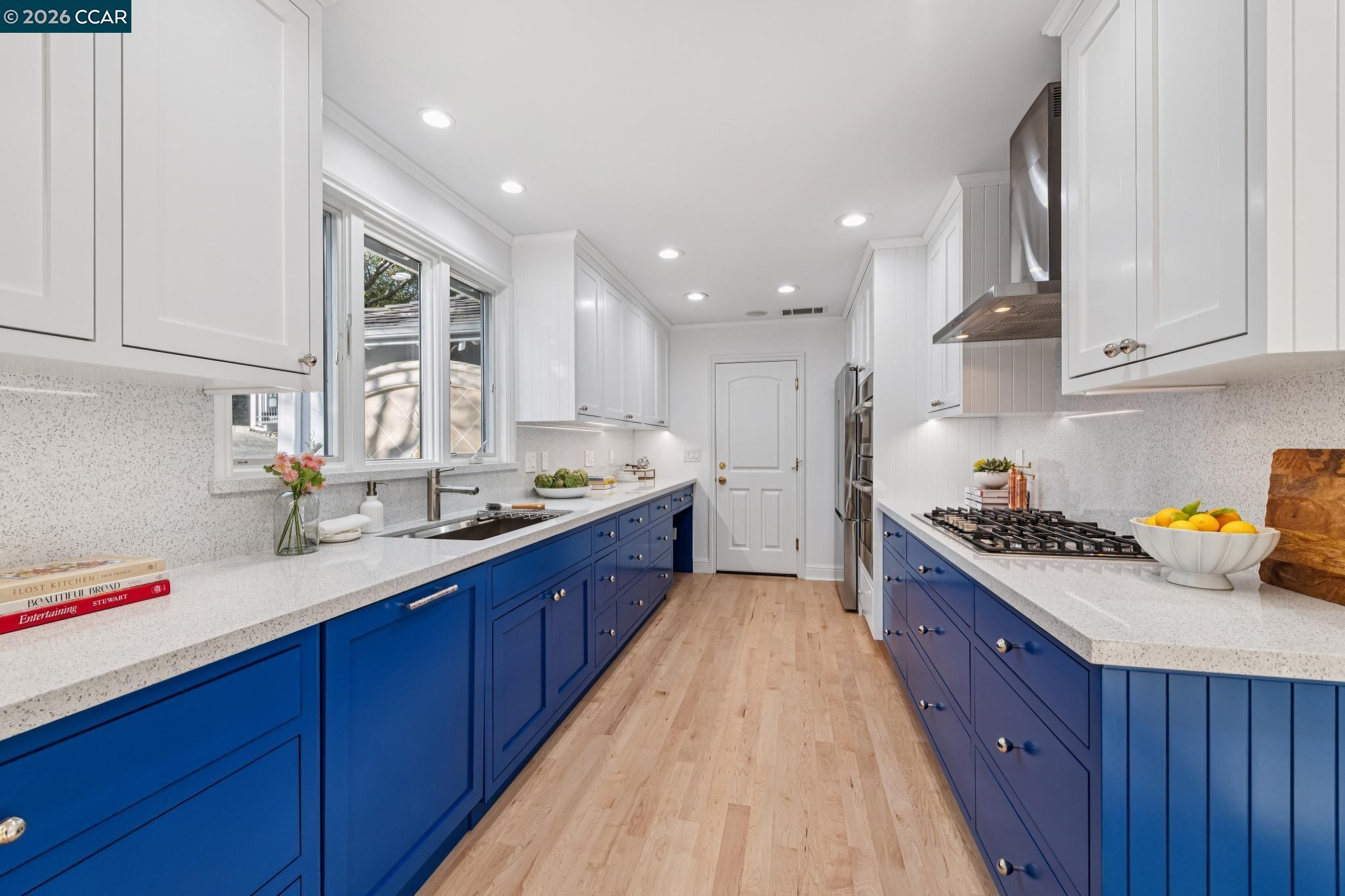 Detail Gallery Image 13 of 60 For 15 Los Dedos, Orinda,  CA 94563 - 4 Beds | 3/1 Baths