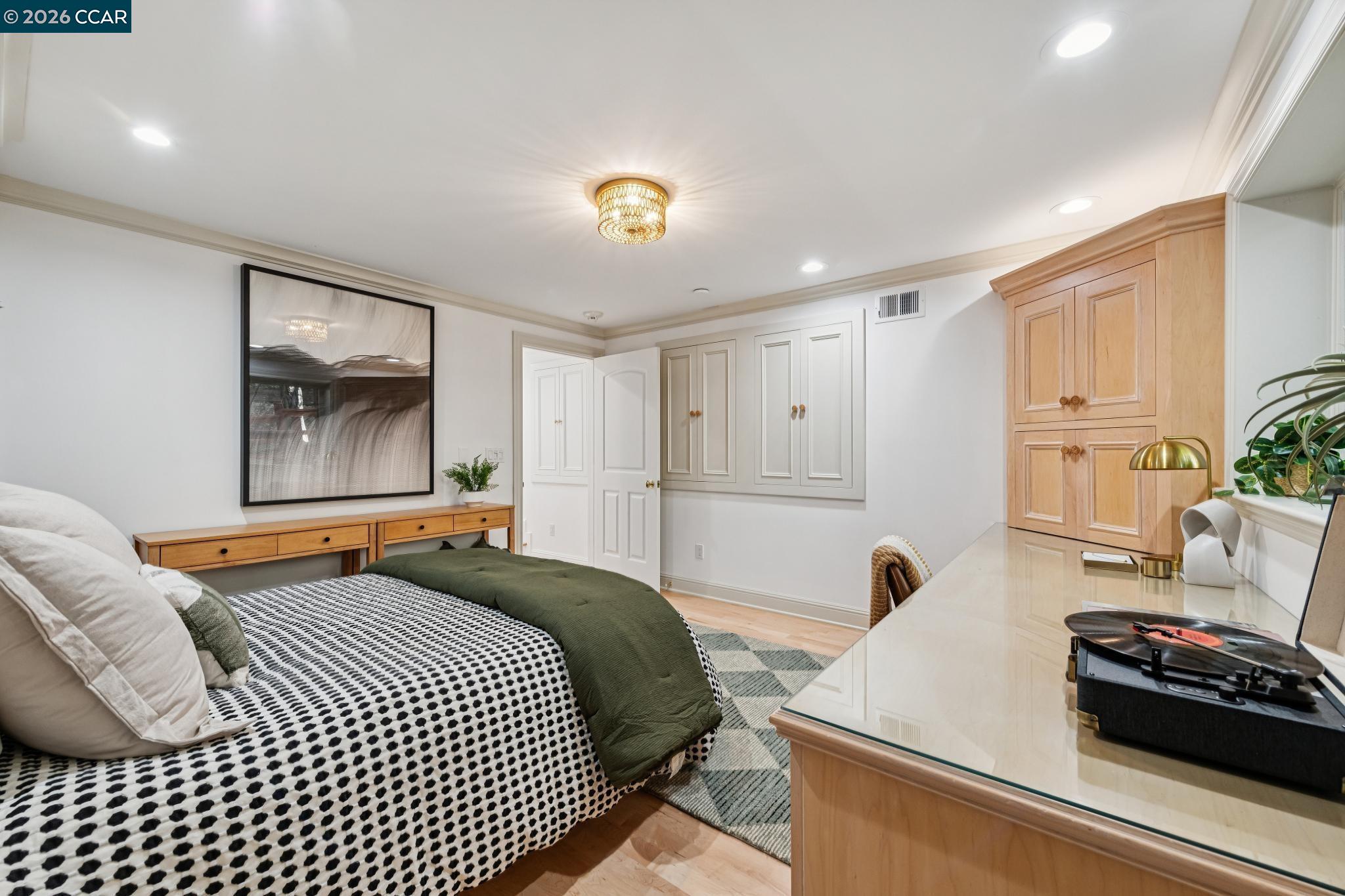 Detail Gallery Image 25 of 60 For 15 Los Dedos, Orinda,  CA 94563 - 4 Beds | 3/1 Baths