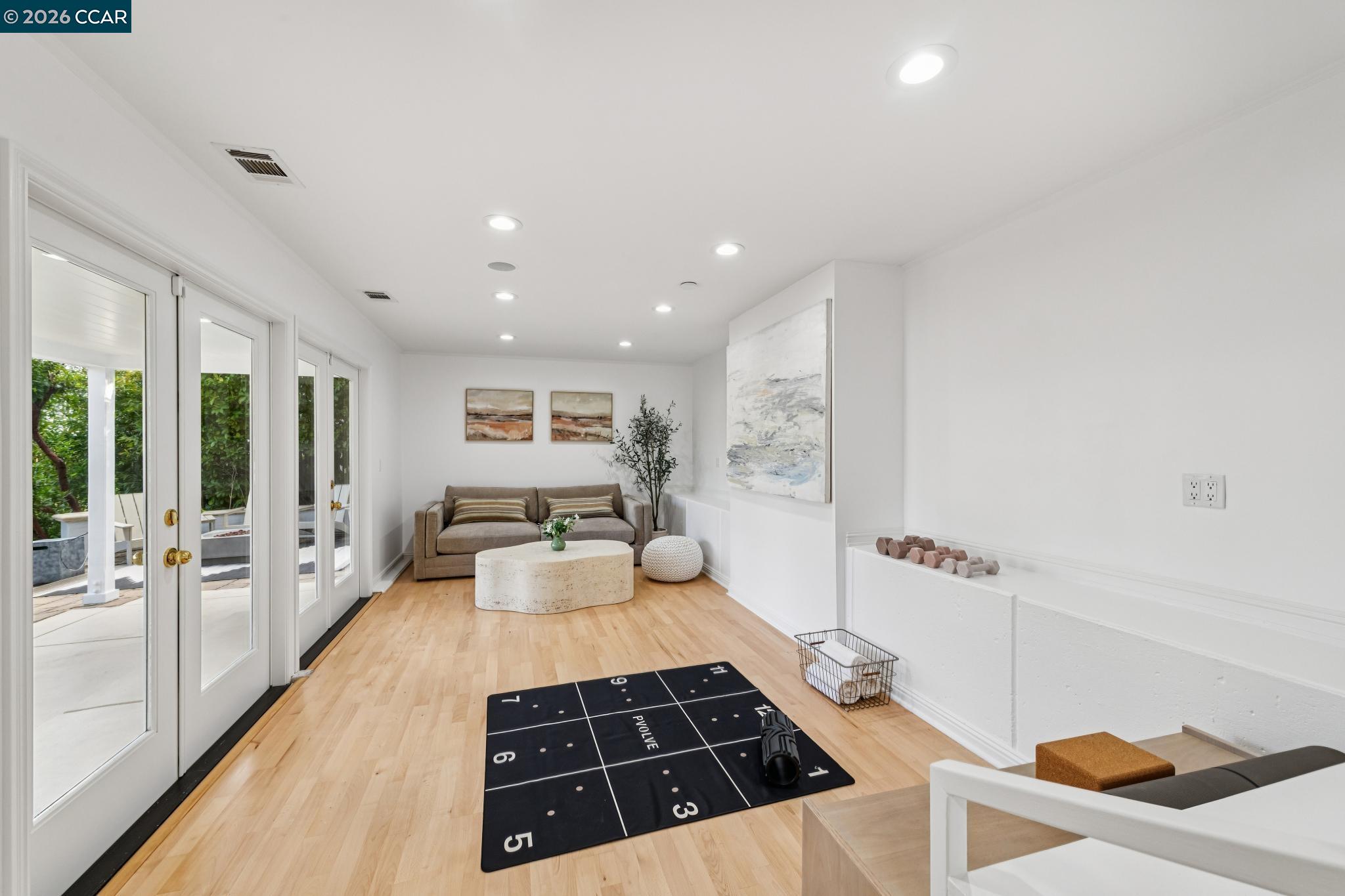 Detail Gallery Image 27 of 60 For 15 Los Dedos, Orinda,  CA 94563 - 4 Beds | 3/1 Baths