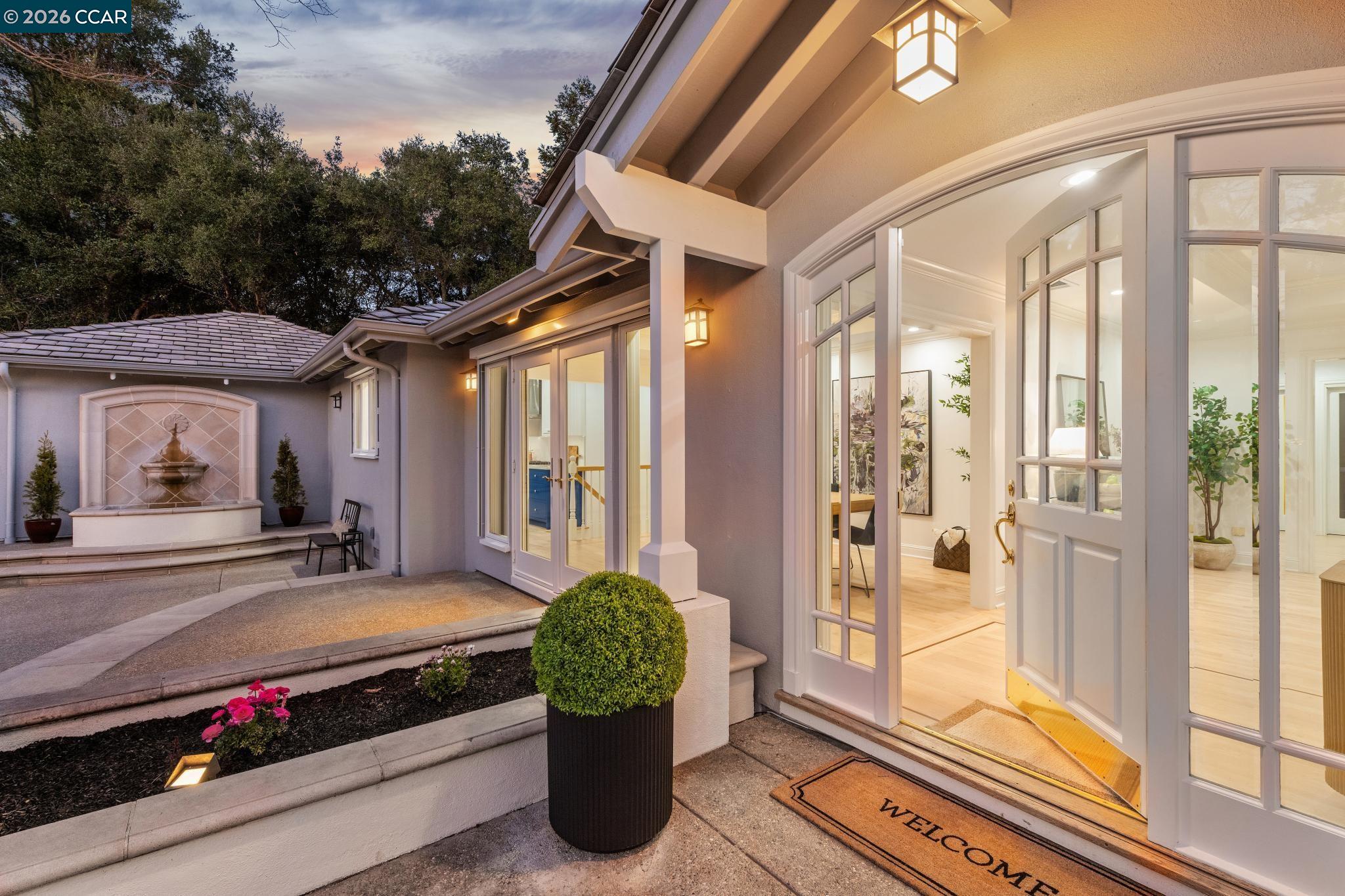 Detail Gallery Image 4 of 60 For 15 Los Dedos, Orinda,  CA 94563 - 4 Beds | 3/1 Baths