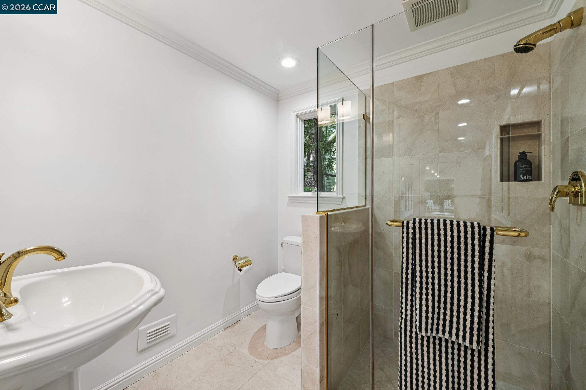 Detail Gallery Image 35 of 60 For 15 Los Dedos, Orinda,  CA 94563 - 4 Beds | 3/1 Baths