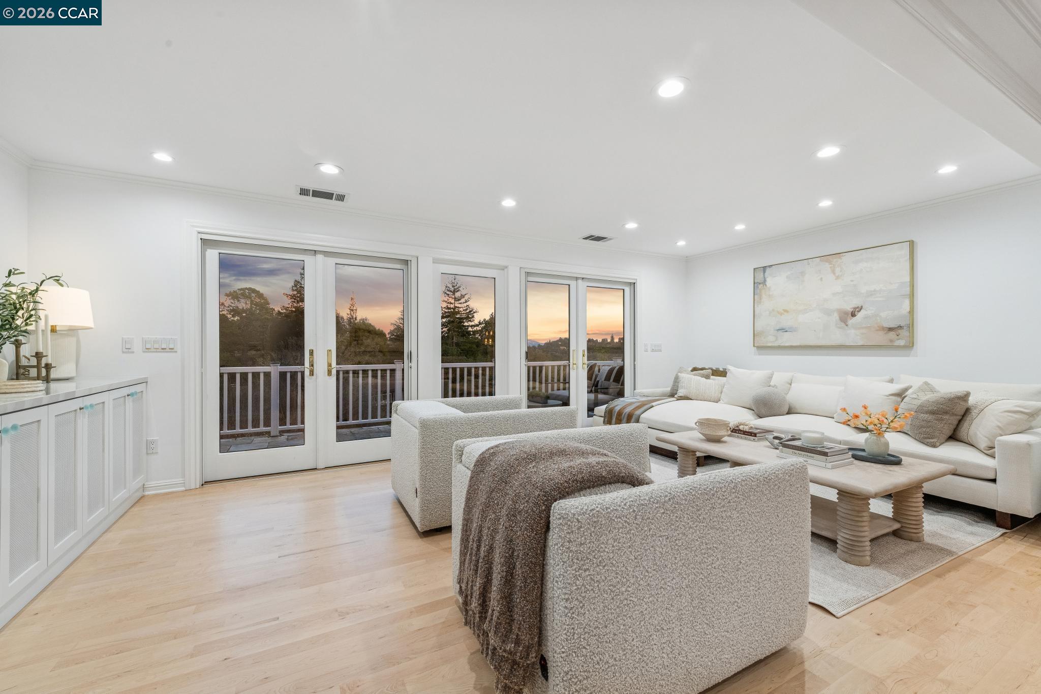 Detail Gallery Image 6 of 60 For 15 Los Dedos, Orinda,  CA 94563 - 4 Beds | 3/1 Baths