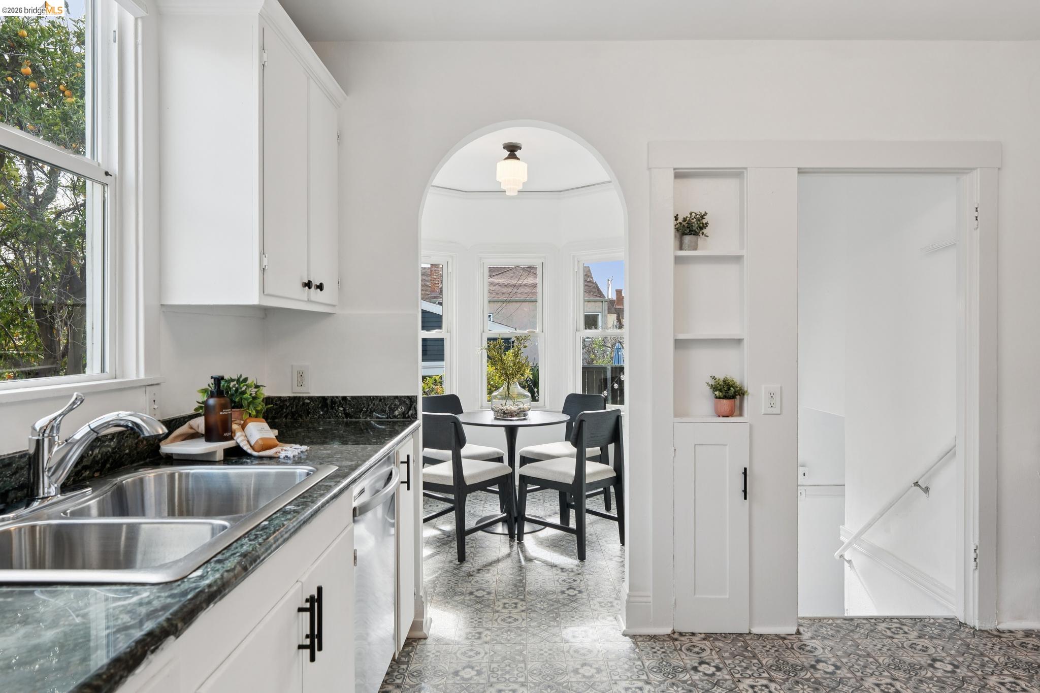 Detail Gallery Image 16 of 44 For 5721 Roberts Ave, Oakland,  CA 94605 - 2 Beds | 1 Baths