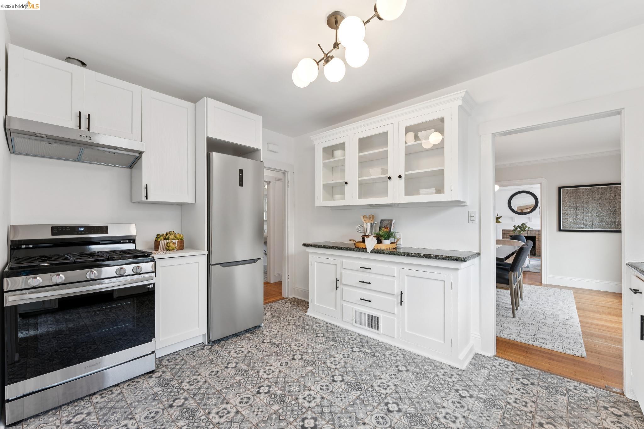 Detail Gallery Image 19 of 44 For 5721 Roberts Ave, Oakland,  CA 94605 - 2 Beds | 1 Baths