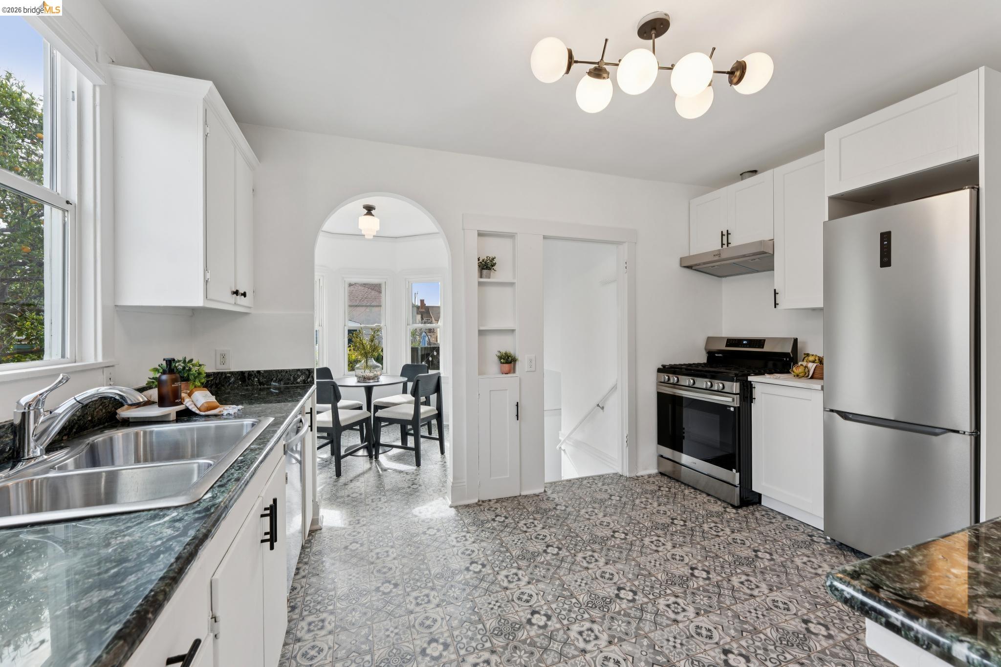 Detail Gallery Image 20 of 44 For 5721 Roberts Ave, Oakland,  CA 94605 - 2 Beds | 1 Baths