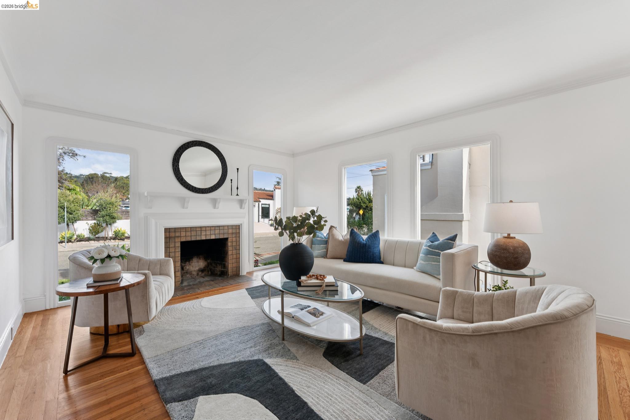 Detail Gallery Image 4 of 44 For 5721 Roberts Ave, Oakland,  CA 94605 - 2 Beds | 1 Baths