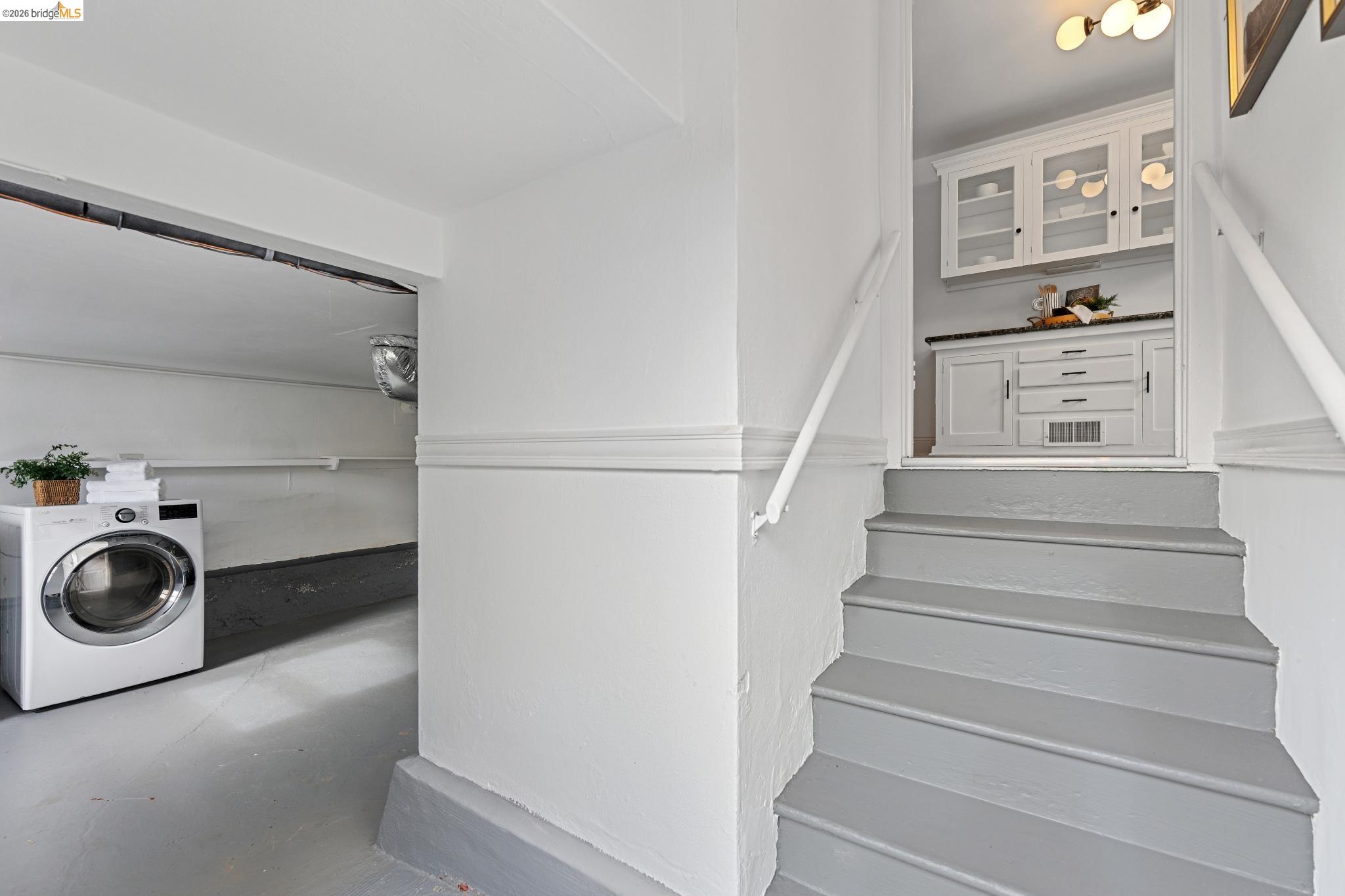 Detail Gallery Image 34 of 44 For 5721 Roberts Ave, Oakland,  CA 94605 - 2 Beds | 1 Baths