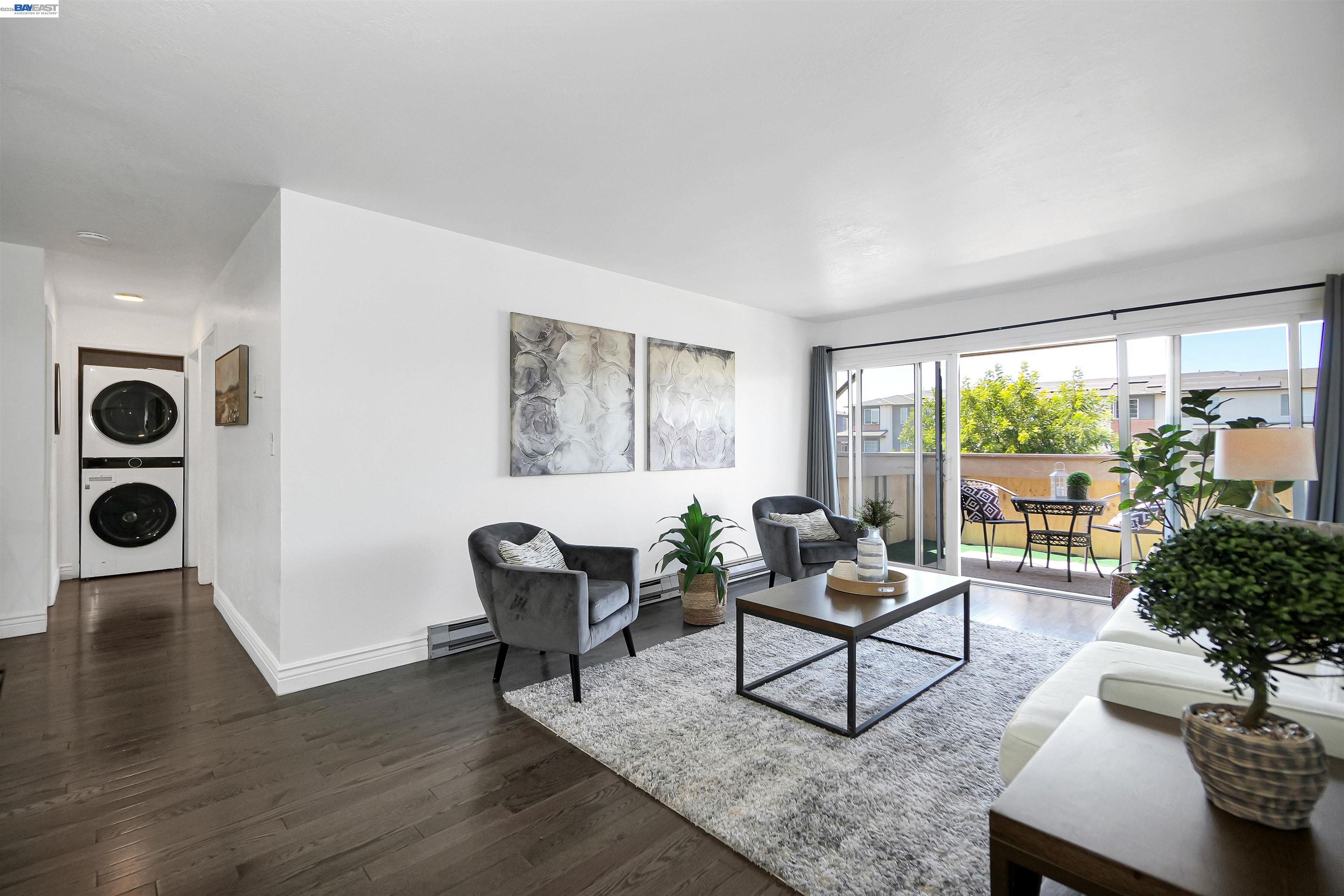 Browse active condo listings in HAYWARD