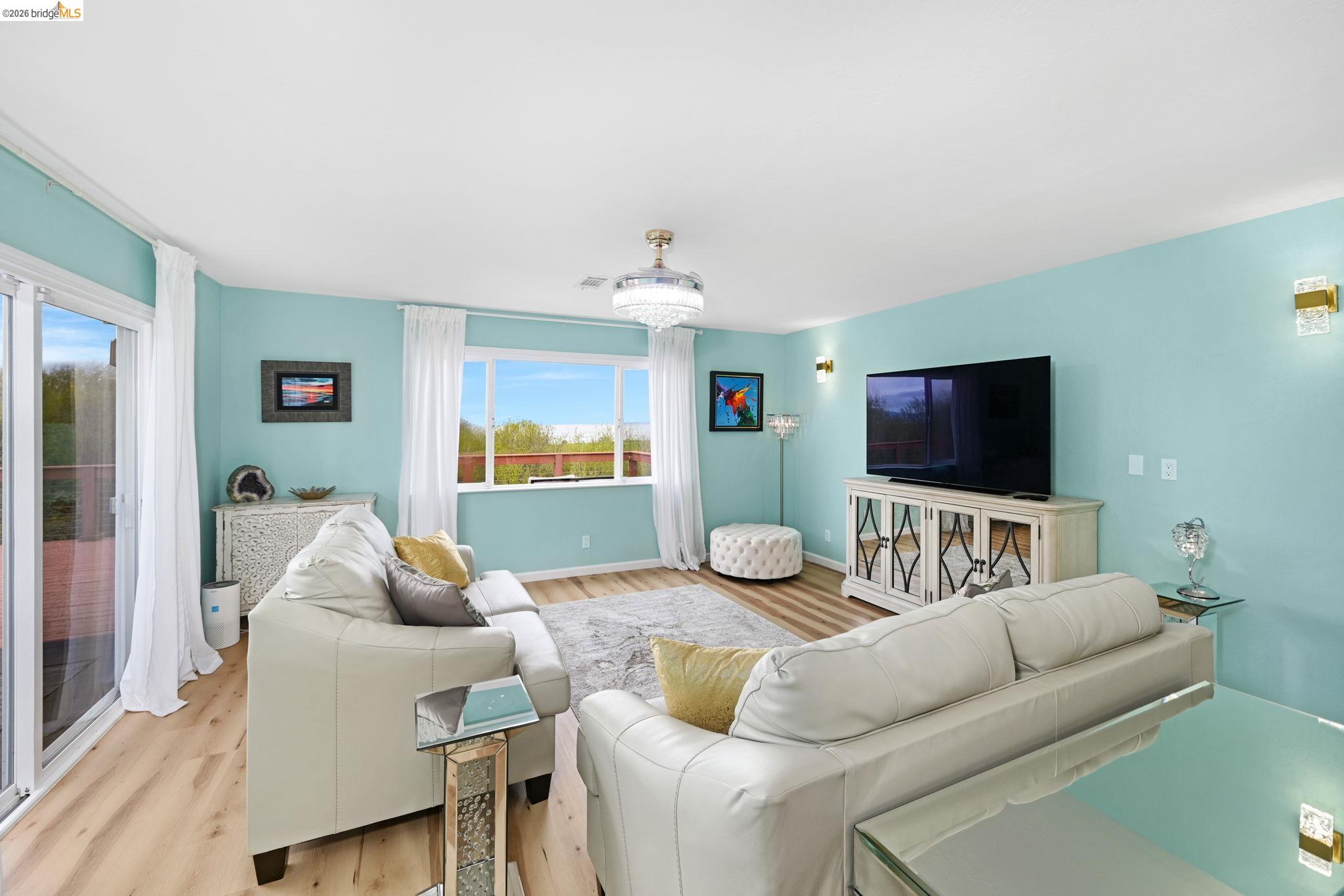 Detail Gallery Image 10 of 41 For 2269 Cypress Ave, San Pablo,  CA 94806 - 3 Beds | 2/1 Baths