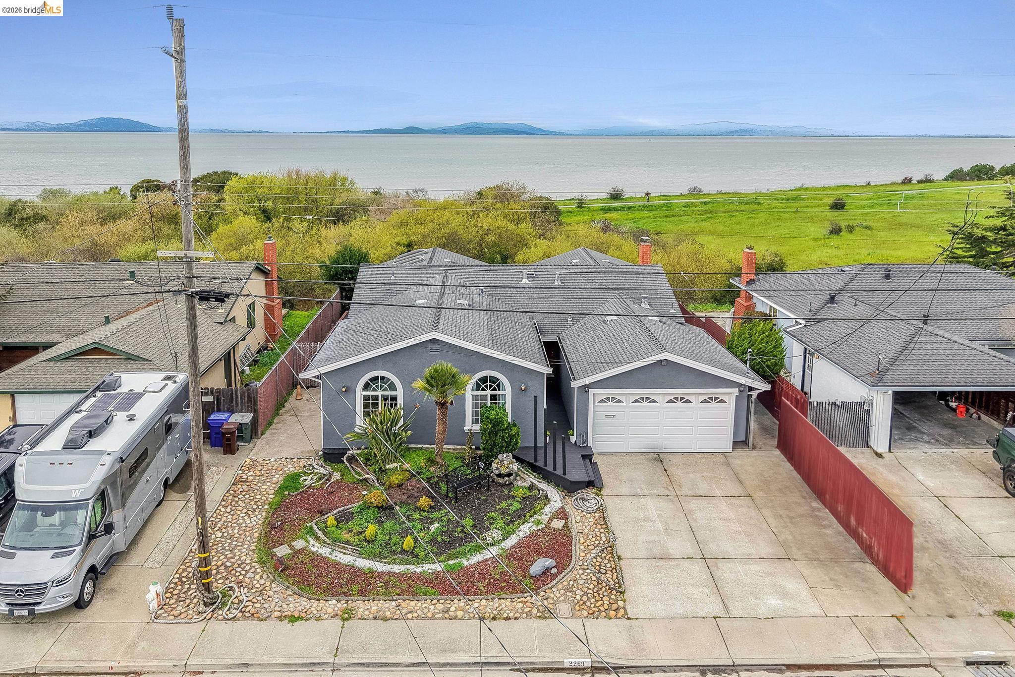 Detail Gallery Image 3 of 41 For 2269 Cypress Ave, San Pablo,  CA 94806 - 3 Beds | 2/1 Baths