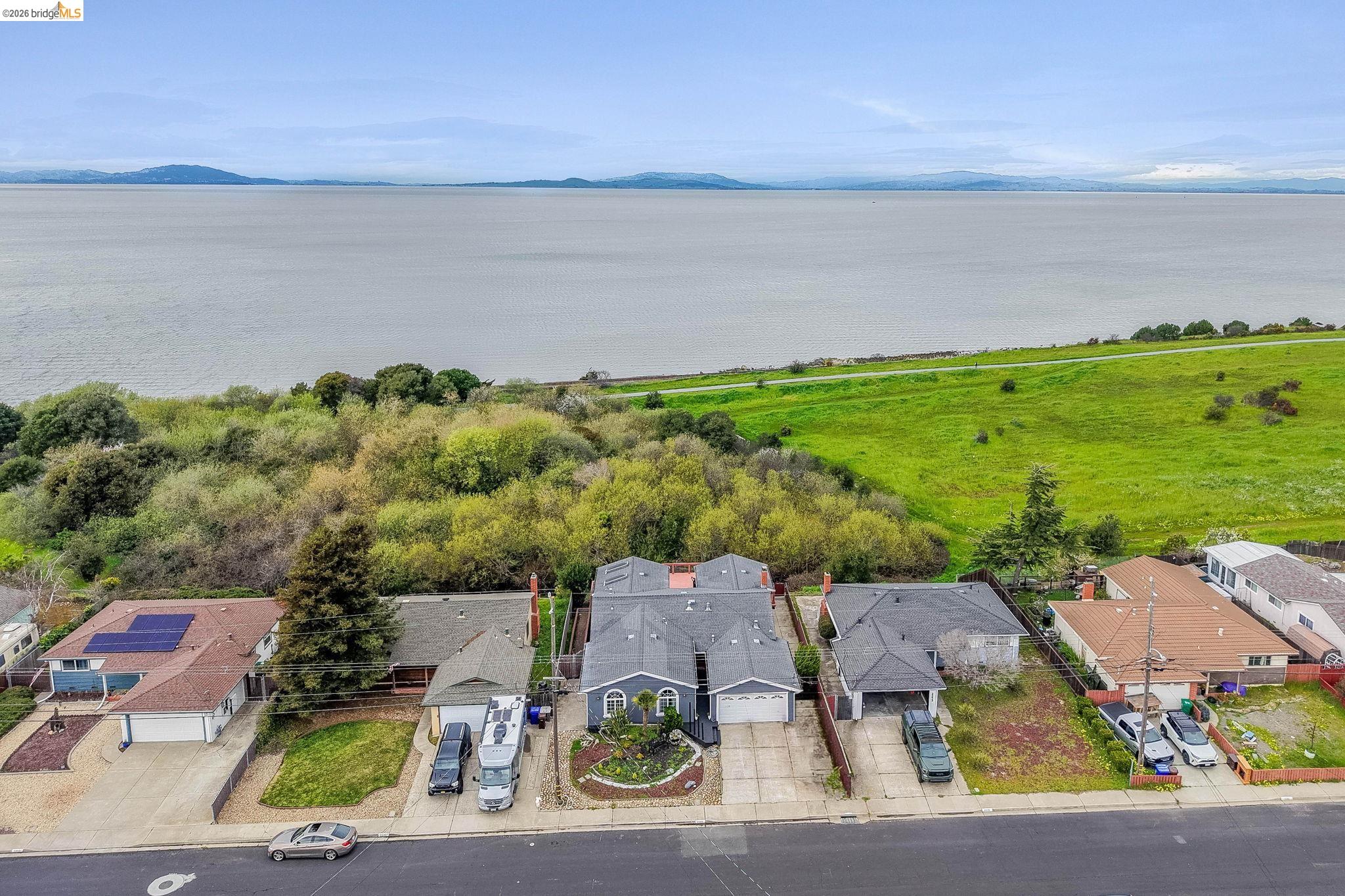 Detail Gallery Image 4 of 41 For 2269 Cypress Ave, San Pablo,  CA 94806 - 3 Beds | 2/1 Baths