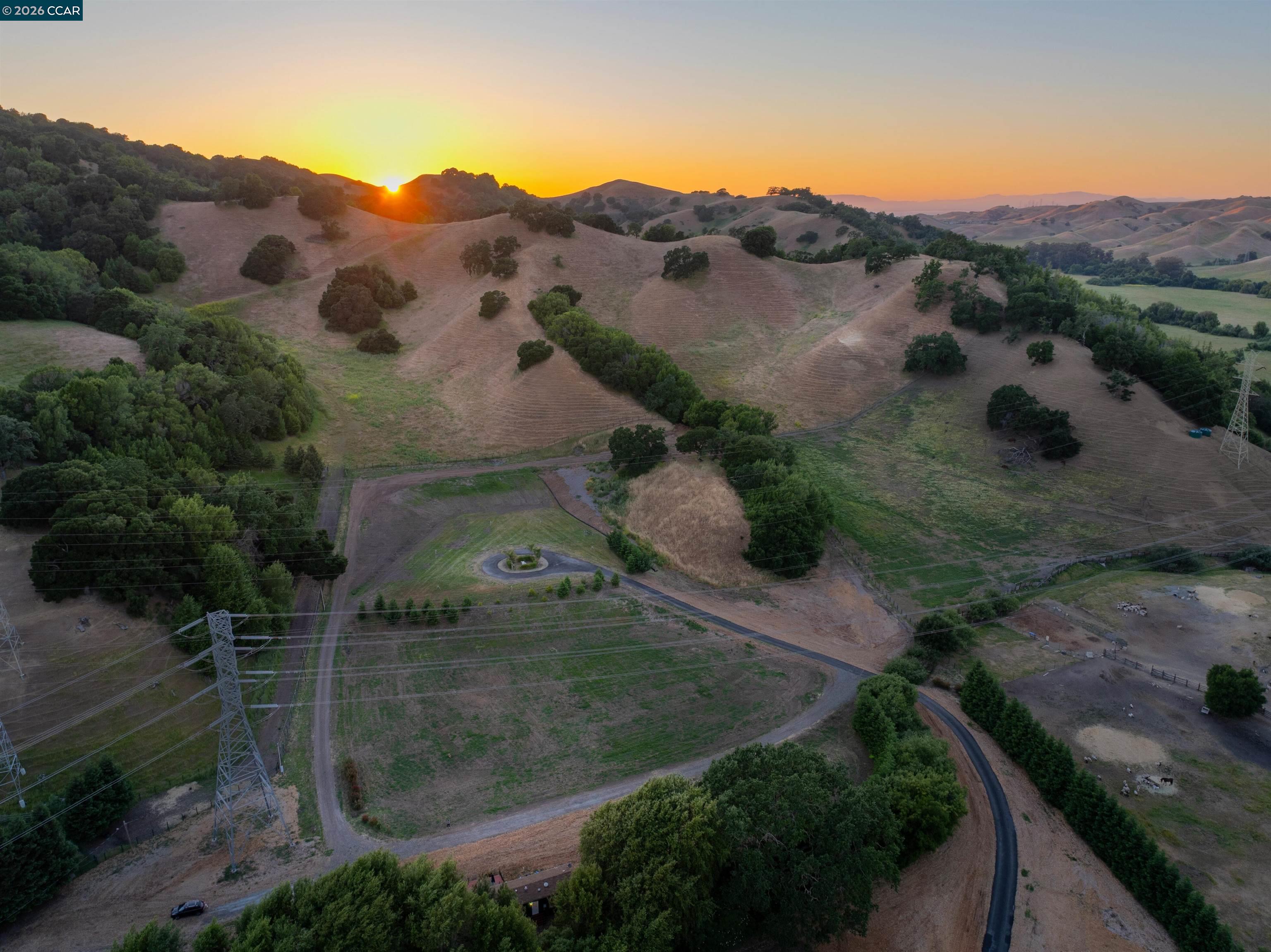 Detail Gallery Image 2 of 40 For 60 Hampton Road, Martinez,  CA 94553 - 2 Beds | 2 Baths