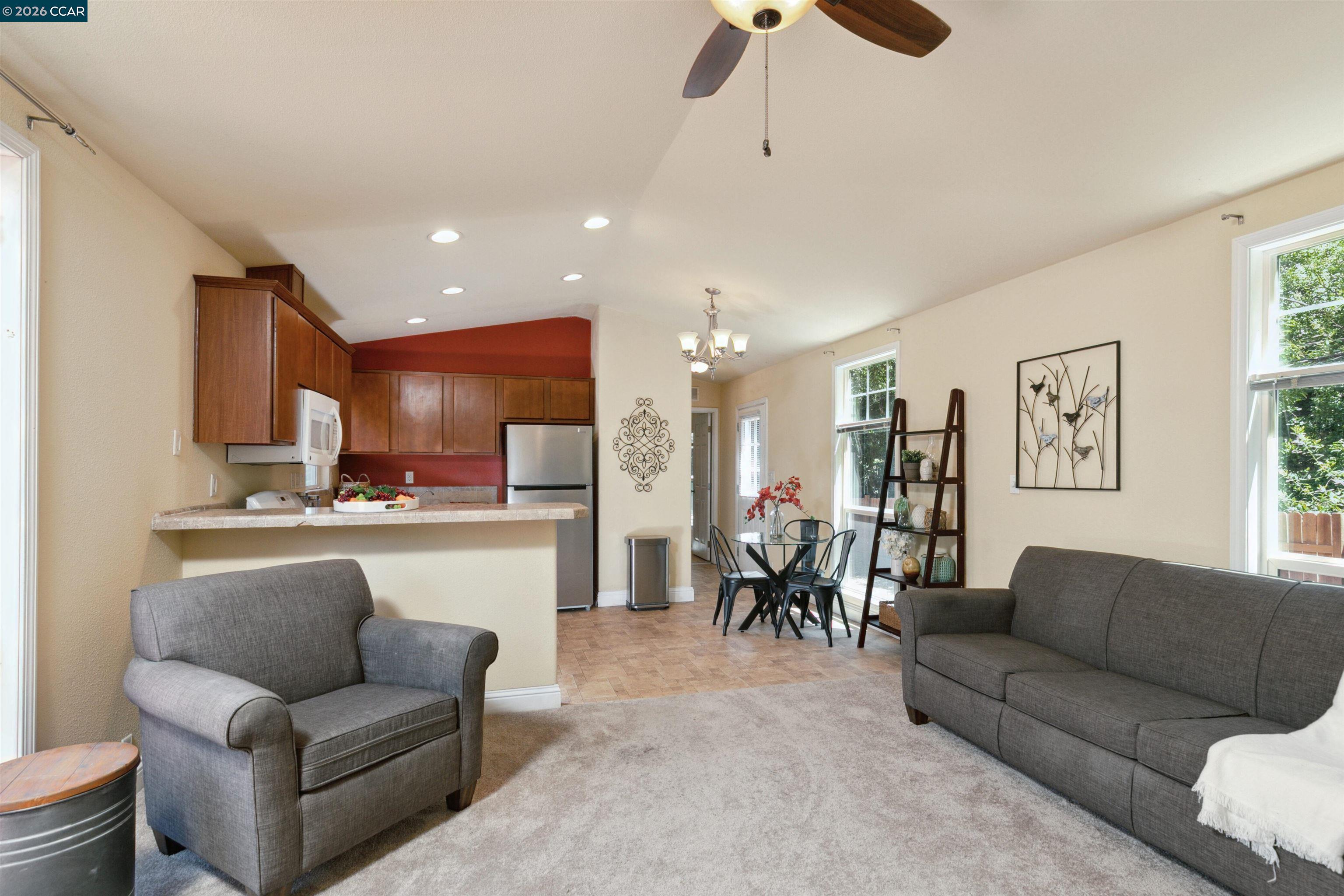 Detail Gallery Image 14 of 40 For 60 Hampton Road, Martinez,  CA 94553 - 2 Beds | 2 Baths