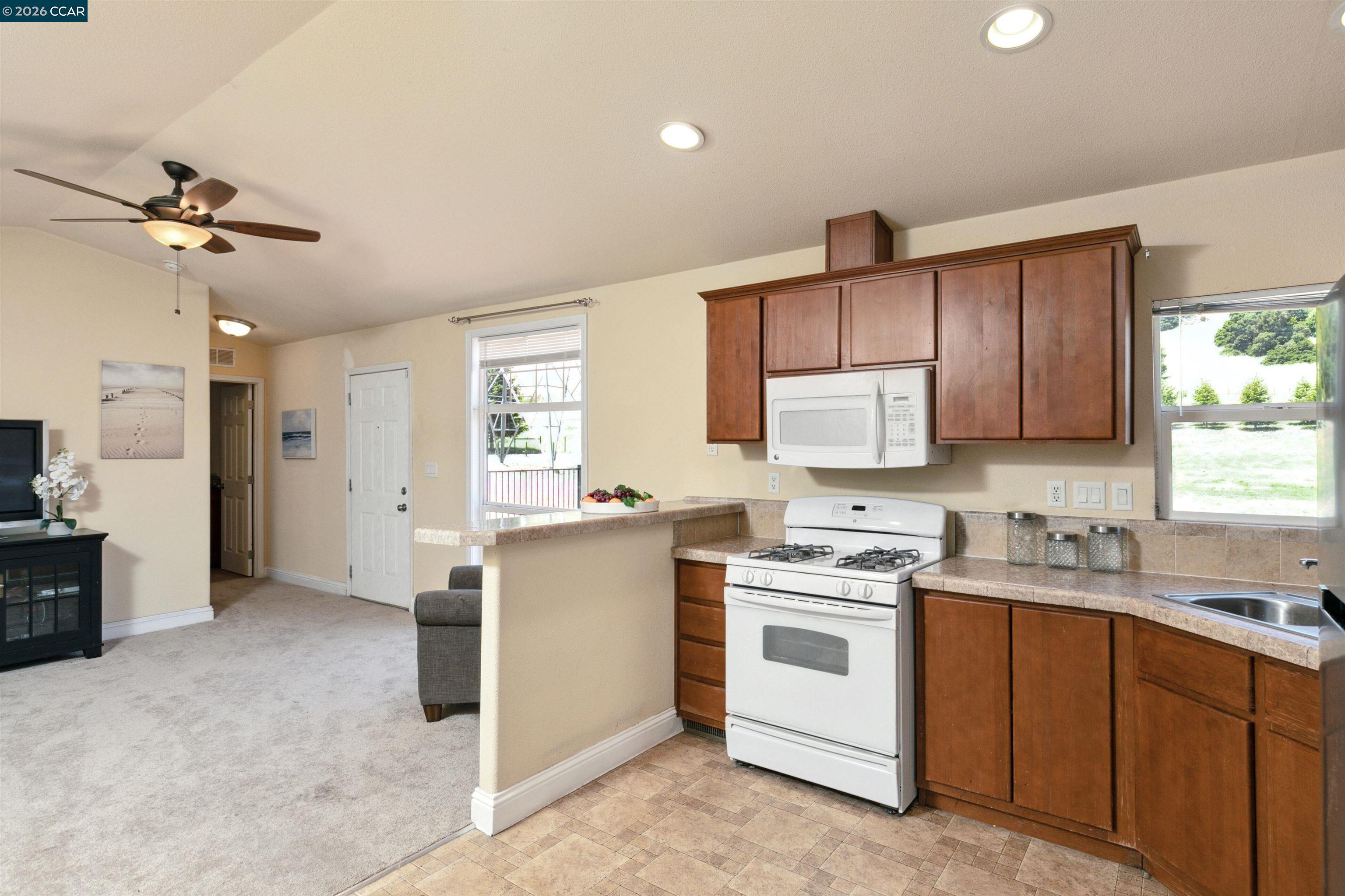 Detail Gallery Image 17 of 40 For 60 Hampton Road, Martinez,  CA 94553 - 2 Beds | 2 Baths