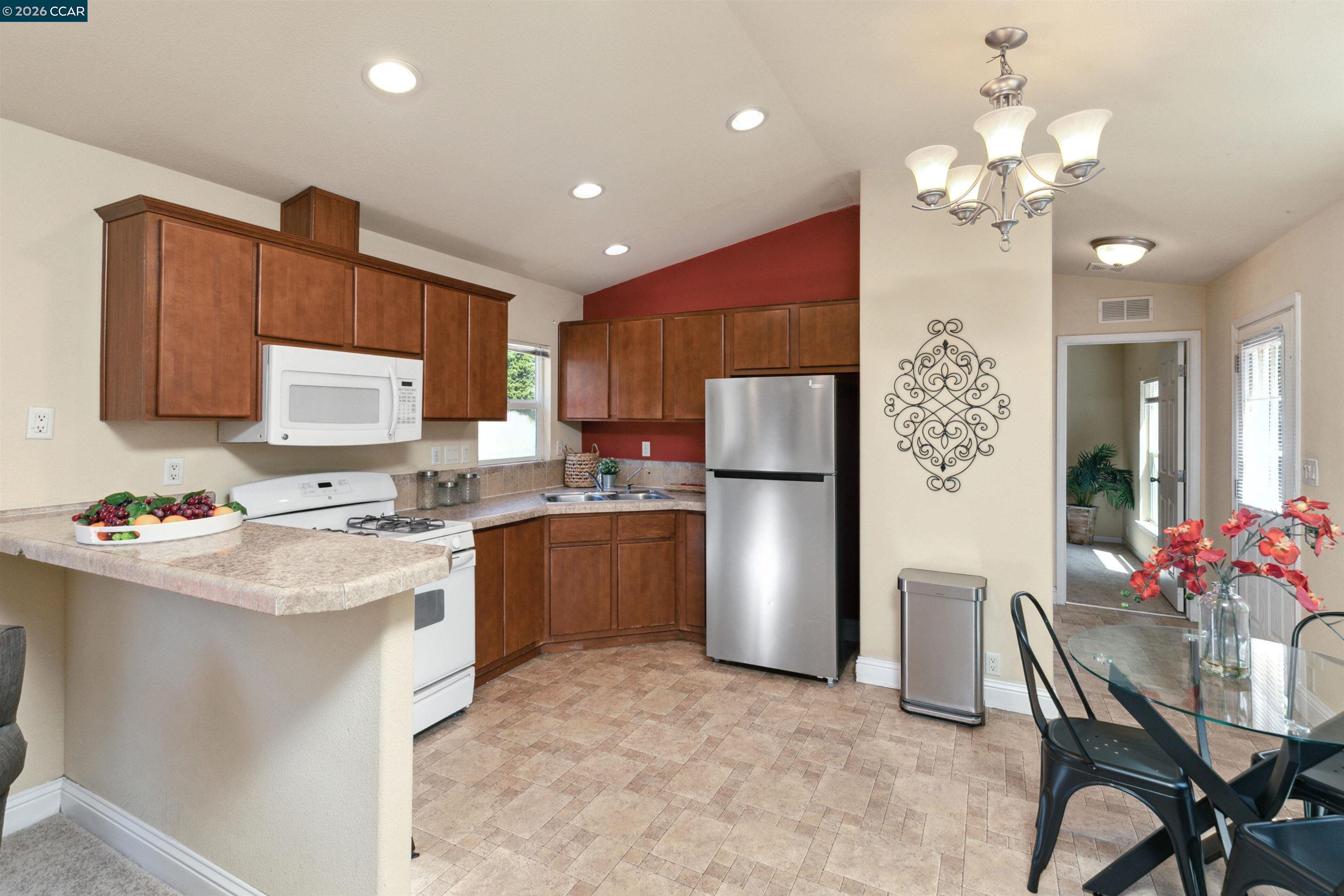 Detail Gallery Image 18 of 40 For 60 Hampton Road, Martinez,  CA 94553 - 2 Beds | 2 Baths