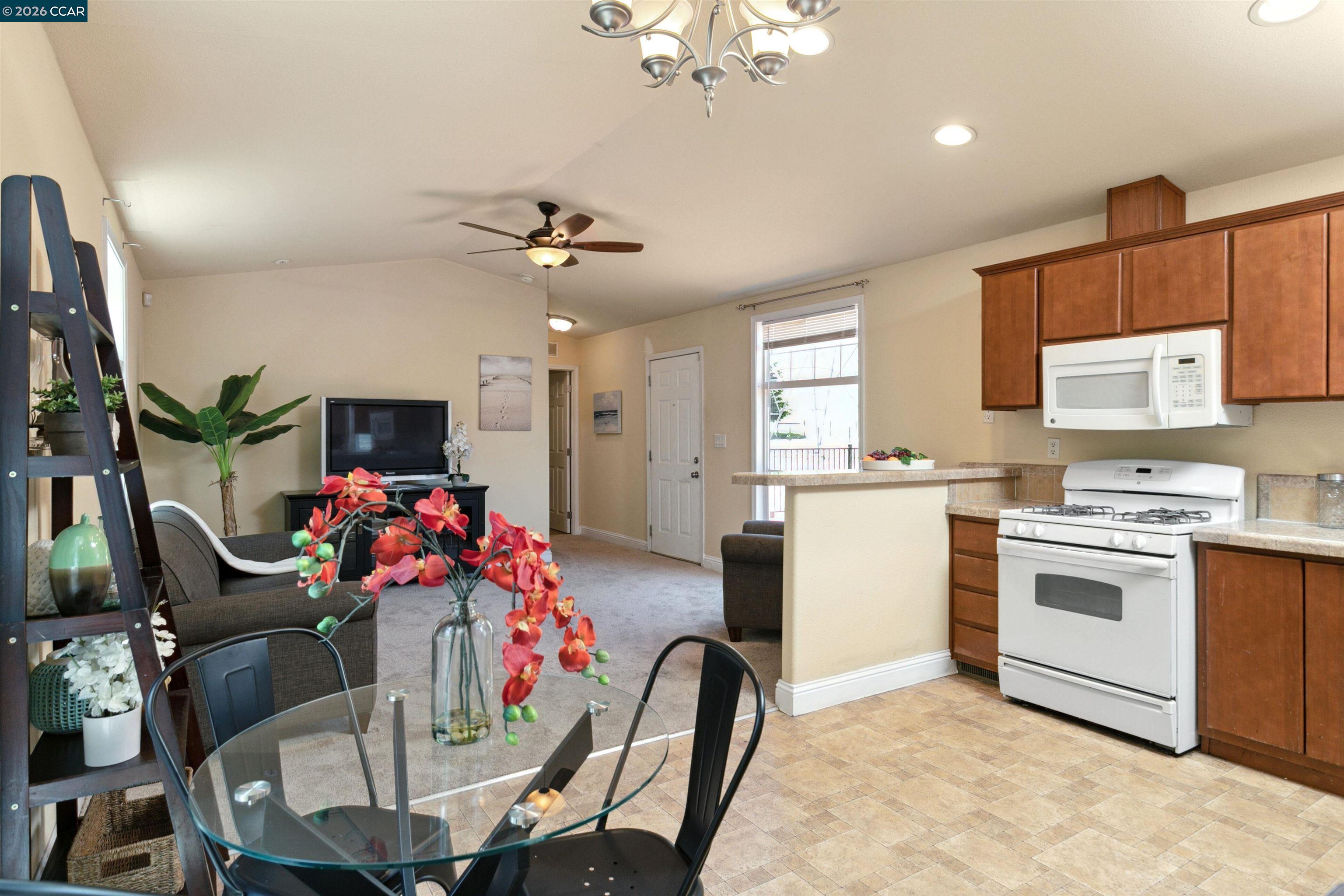 Detail Gallery Image 21 of 40 For 60 Hampton Road, Martinez,  CA 94553 - 2 Beds | 2 Baths