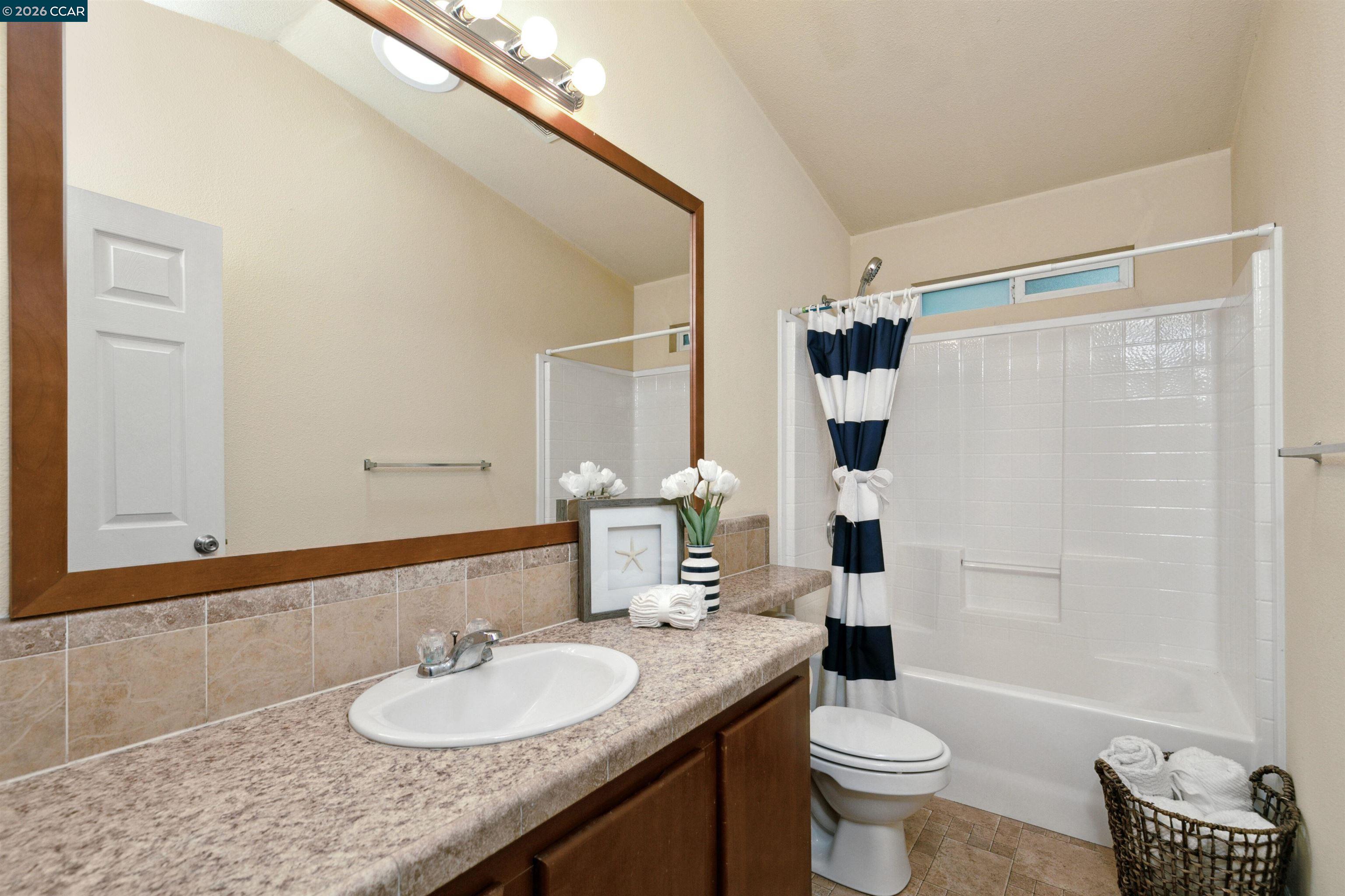 Detail Gallery Image 28 of 40 For 60 Hampton Road, Martinez,  CA 94553 - 2 Beds | 2 Baths