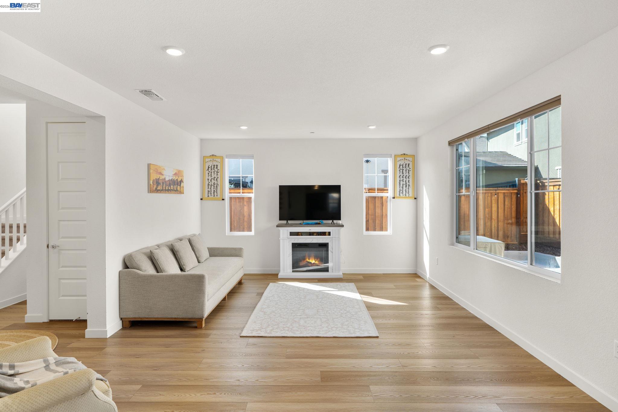 Detail Gallery Image 4 of 59 For 2517 Cyan Dr, Fairfield,  CA 94533 - 3 Beds | 2/1 Baths